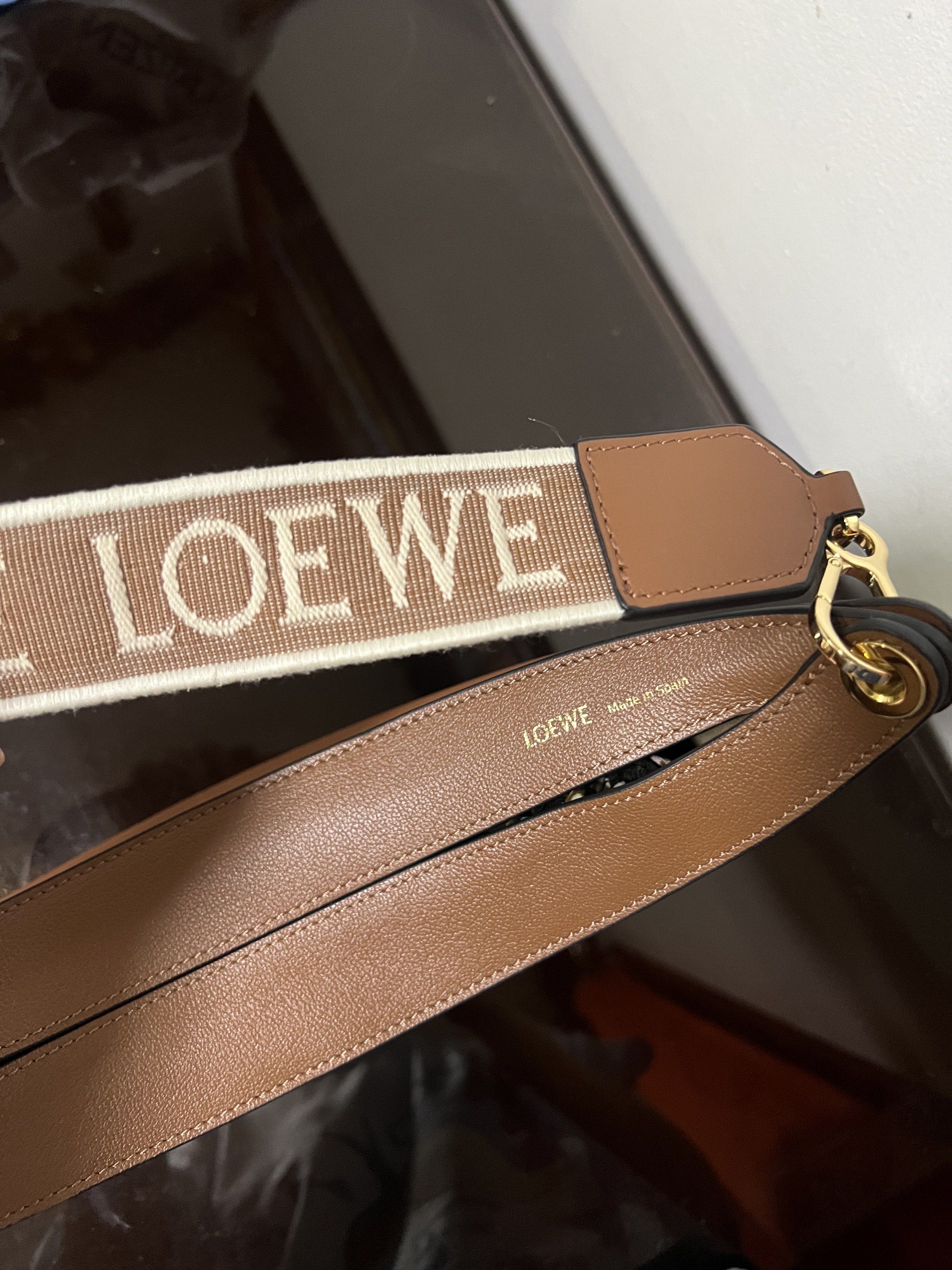 Loewe Luna Shoulder Bag in Brown (Category: Luxury Bags & Wallets) located in Makati City. Submitted by vnz.flrls (Listing ID 1419346974, Image 3). Description: 🎀 8000 Php AUTH NOT GUARANTEED ᡣ𐭩 ྀིྀ Condition: Excellent Condition ᡣ𐭩 ྀིྀ Rating: 10/10 ᡣ𐭩 ྀིྀ Issues / flaws: none ᡣ𐭩 ྀིྀ Color: brown ᡣ𐭩 ྀིྀ Dimensions: 10x2.5x11 inches (LXWxH) ᡣ𐭩 ྀིྀ Inclusions: dust bag - with freebies 🫧 Note: please manage your expectations, might have sig