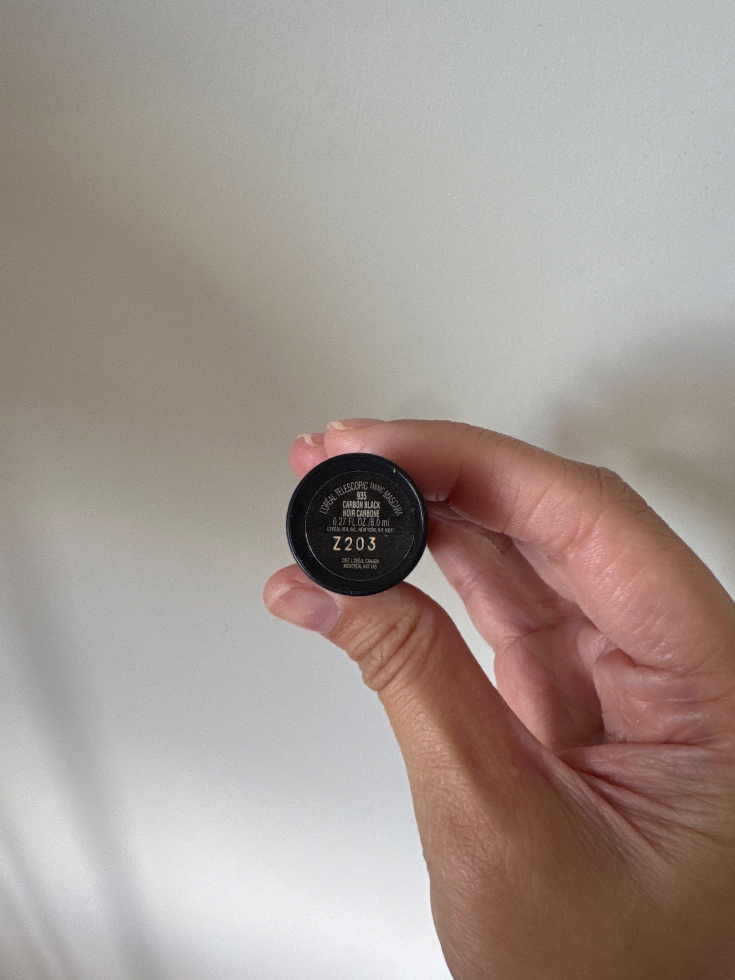 L'Oreal Telescopic Carbon Black Mascara (Category: Makeup) located in Quezon City. Submitted by bubbles613 (Listing ID 1419238544, Image 2). Description: - L'Oreal Telescopic Carbon Black Mascara - Authentic product, from the US - Opened Jan 2026 - RFS: I prefer my other mascara.