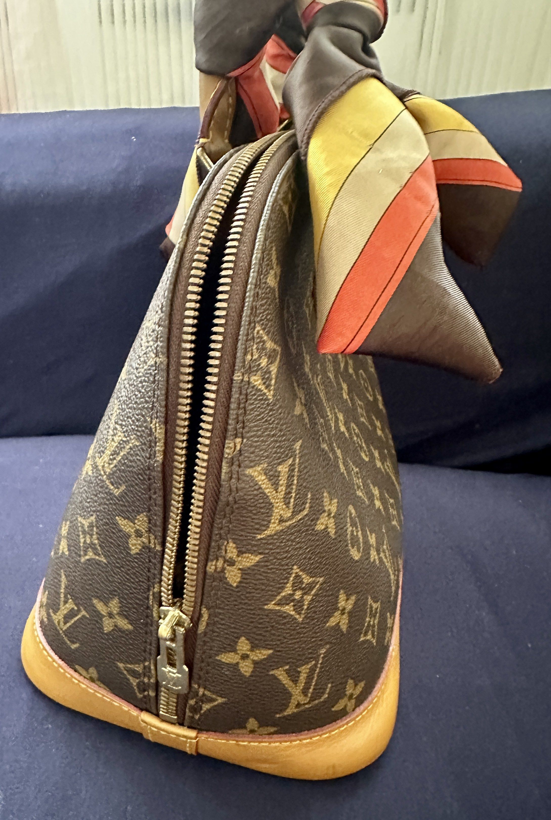 Louis Vuitton Alma PM Handbag (Category: Clutches) located in Makati City. Submitted by shebree (Listing ID 1419221237, Image 2). Description: - Authentic Louis Vuitton Alma PM handbag - with Certificate from Legitgrails Handbag details: - Iconic LV monogram - no replacement, all original hardware -Minor rub on the handle (normal signs of use) -no visible watermarks -personal use. Pls manage your expectations -slightly negotiable *Wallet already 