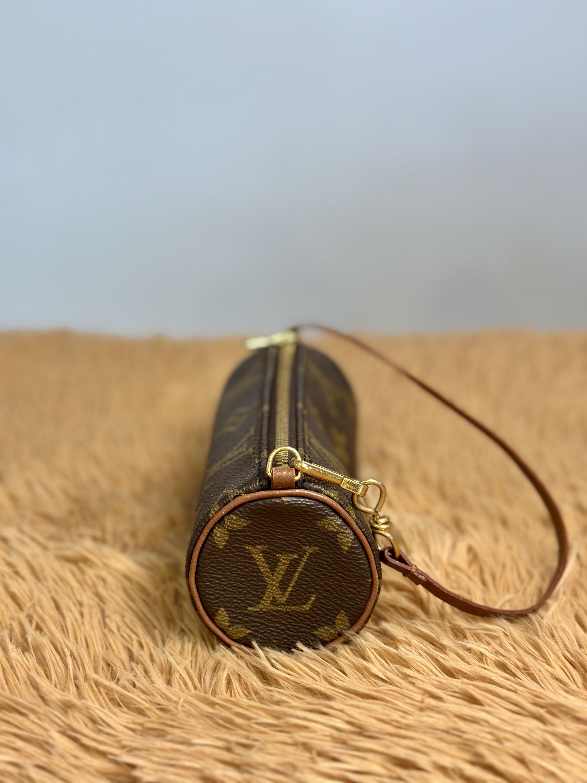 Louis Vuitton Mini Papillon or Papillon Pochette (Category: Luxury Bags & Wallets) located in Manila. Submitted by luxuryfinds2025 (Listing ID 1419242048, Image 3). Description: - Dimensions: Approximately 15.5 cm (W) x 6 cm (H) x 6 cm (D) (6.1 x 2.4 x 2.4 inches).
