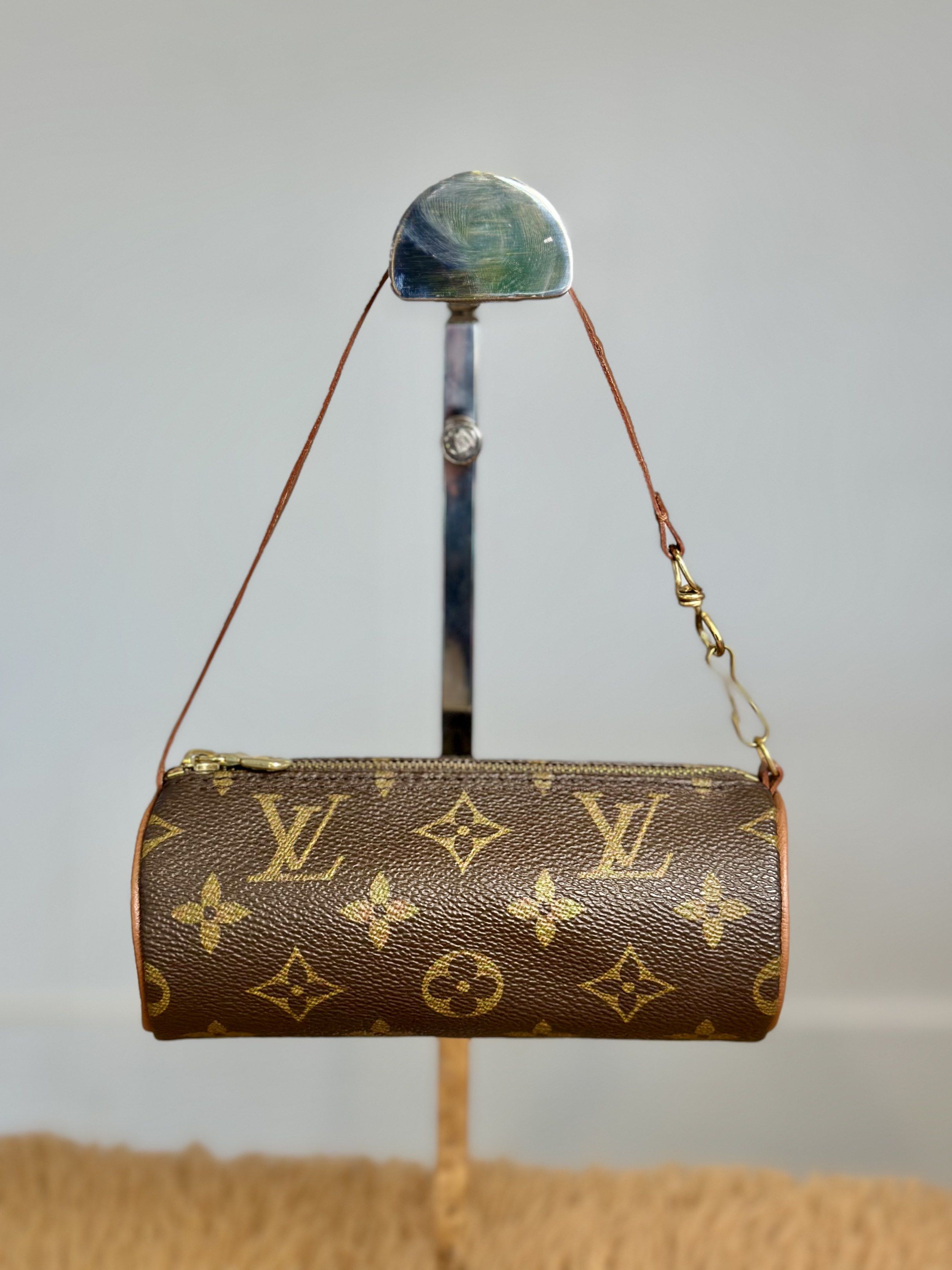 Louis Vuitton Mini Papillon or Papillon Pochette (Category: Luxury Bags & Wallets) located in Manila. Submitted by luxuryfinds2025 (Listing ID 1419242048, Image 1). Description: - Dimensions: Approximately 15.5 cm (W) x 6 cm (H) x 6 cm (D) (6.1 x 2.4 x 2.4 inches).