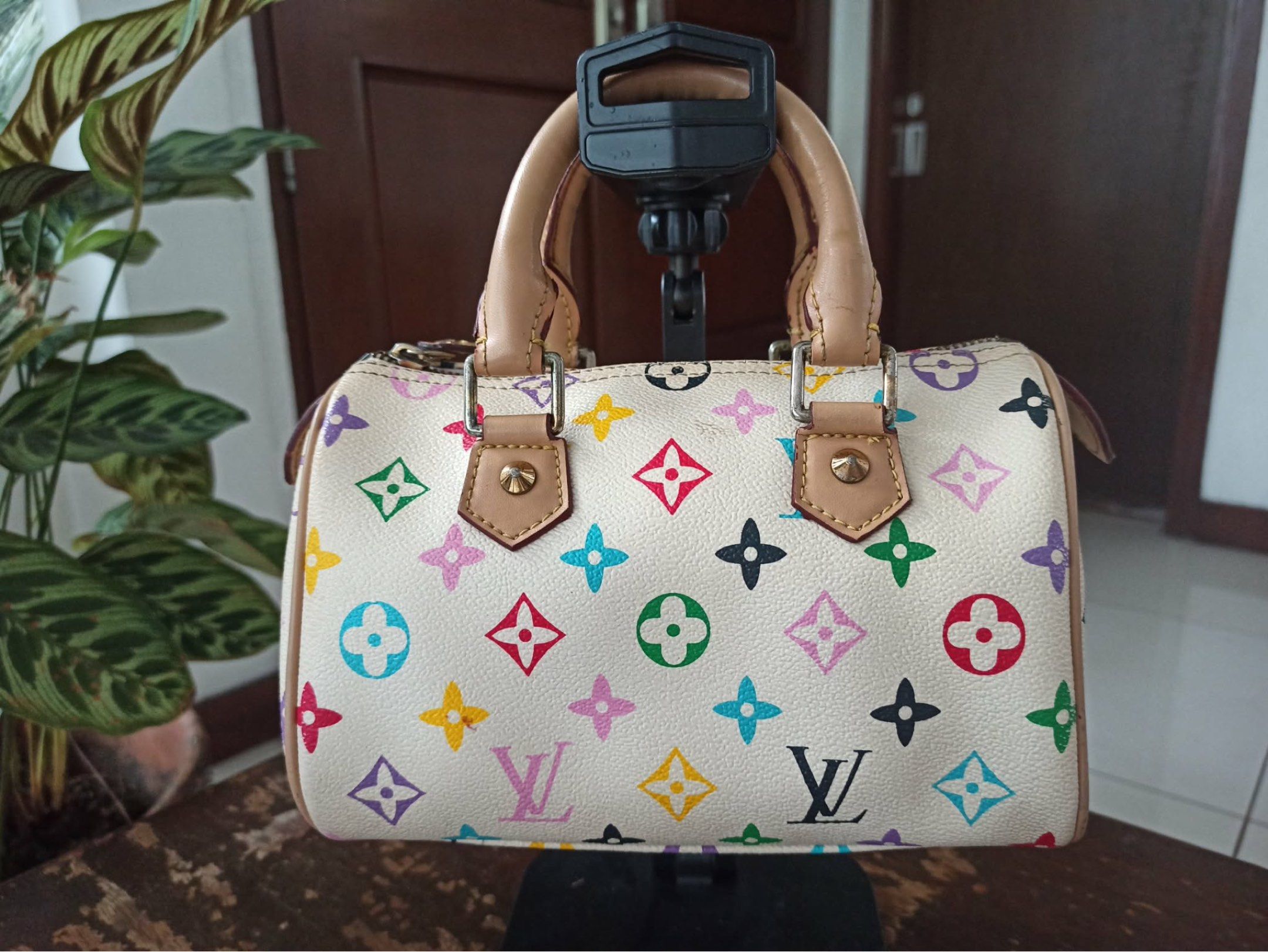 Louis Vuitton x Takashi Murakami Speedy HL (Category: Luxury Bags & Wallets) located in Quezon City. Submitted by aparador_finds (Listing ID 1419338609, Image 1). Description: 💎 Authentic •Early Murakami Mini Speedy HL •highly sought-after, discontinued limited edition •Genuine Murakami canvas 2003 Increasingly rare piece in the market • Model M41534 • Early Murakami era ( predates modern Speedy 20) • Upright logos on all sides • Cut & sewn stru