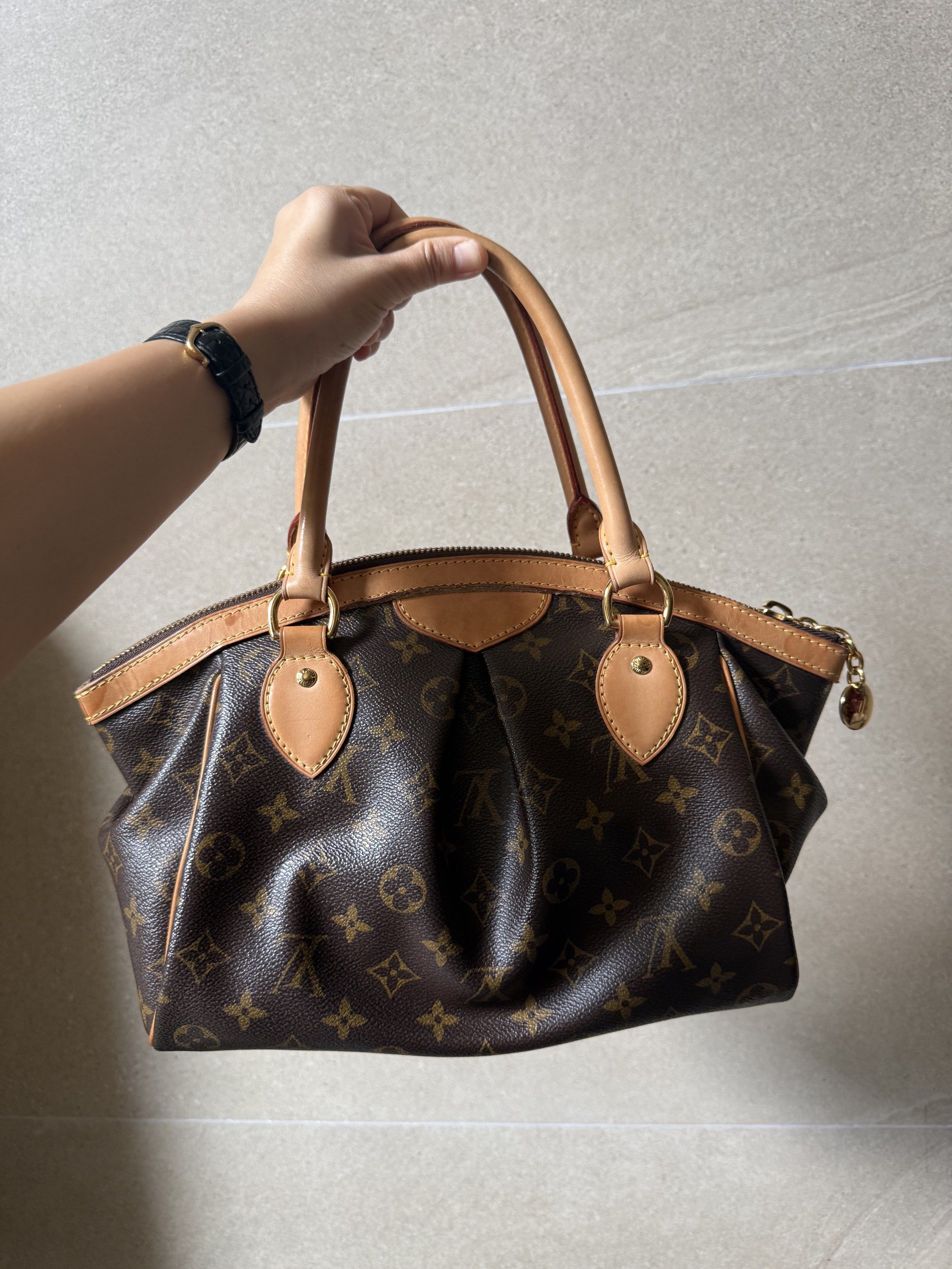Louis Vuitton Monogram Canvas Tivoli PM Bag LV (Category: Luxury Bags & Wallets) located in San Juan City. Submitted by Diary.of.a.hoarder (Listing ID 1419266829, Image 2). Description: Comes with original LV dustbag. .