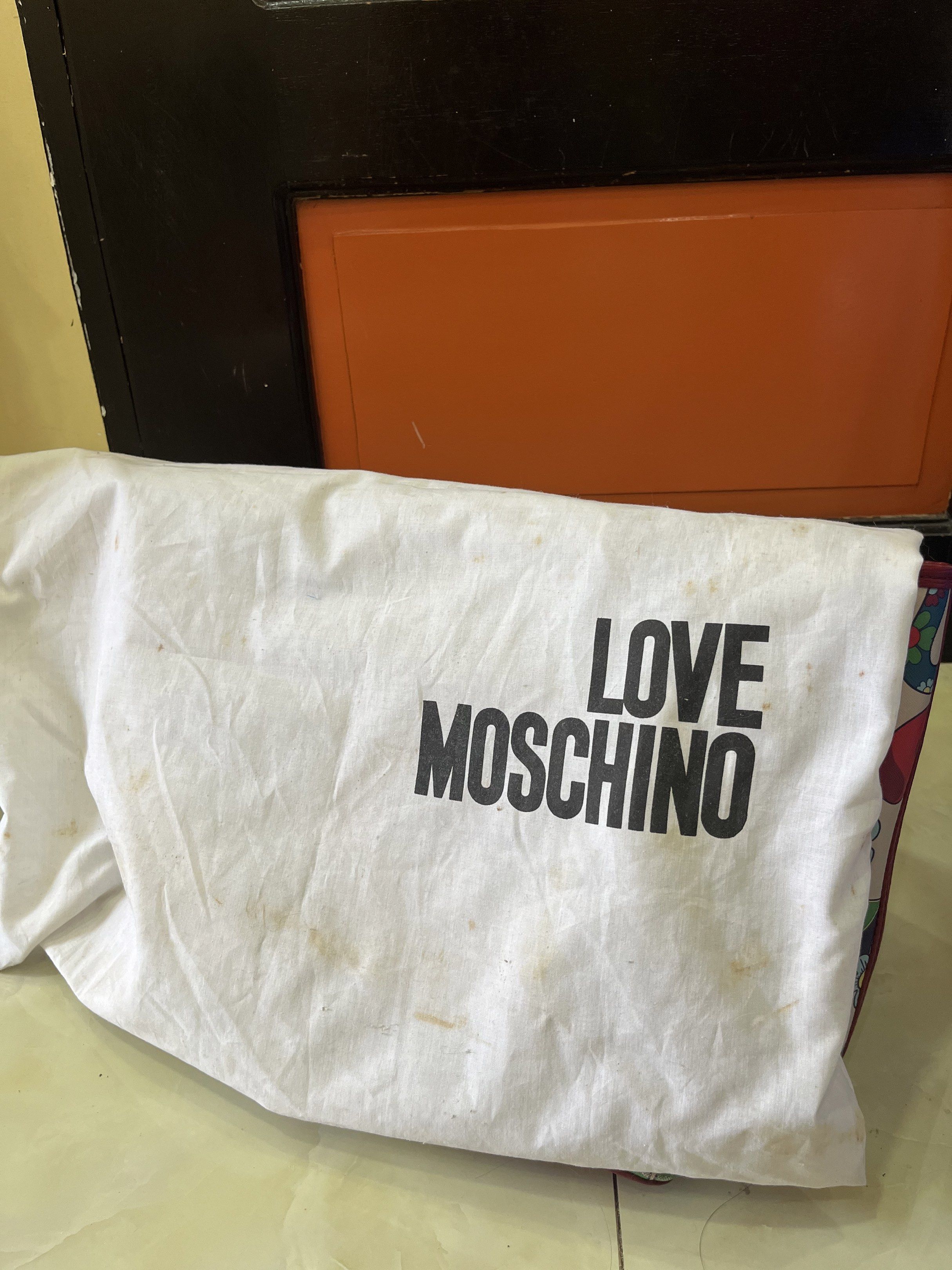 Love Moschino Tote Bag (Category: Tote Bags) located in Manila. Submitted by _LoveAndy (Listing ID 1419213729, Image 3). Description: Preloved, not abused. Needs cleaning only With minimal rubs on lips Bought in japan.