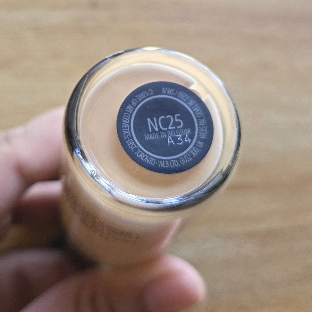 MAC Studio Fix Fluid SPF 15 Foundation - NC25 (Category: Makeup) located in Cavite. Submitted by ninaaa.t (Listing ID 1419272784, Image 3). Description: - MAC Studio Fix Fluid SPF 15 foundation - Shade: NC25 - Size: 30ml - Finish: Matte - Oil control formula - Bought last weekend! Very fresh!! - RFS: WRONG SHADE - DM ME FOR THE RECEIPT!.