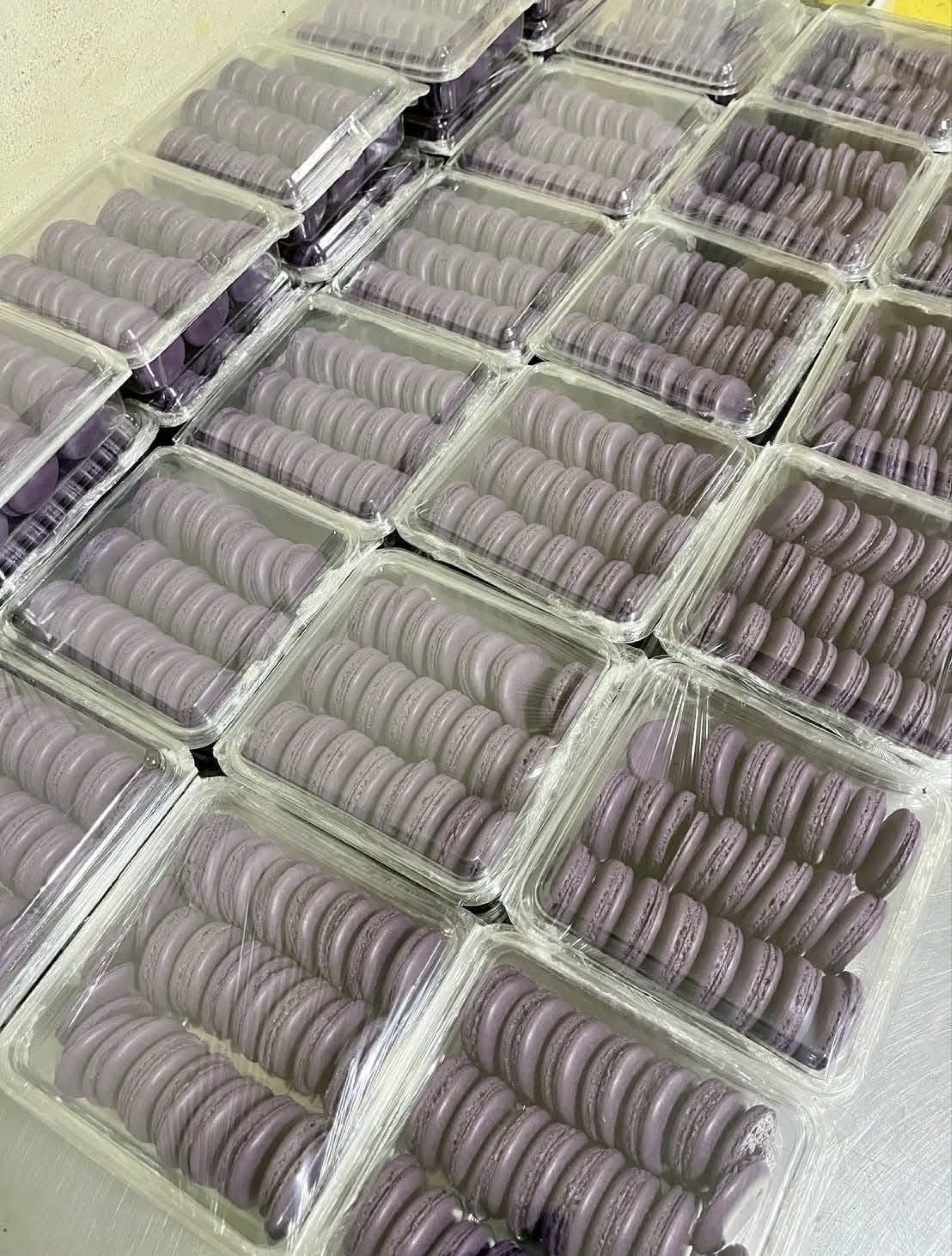 Macaron Shells (Category: Homemade Bakes) located in Singapore. Submitted by funfettiofficially (Listing ID 1419231307, Image 3). Description: We supply macaron shells for all purpose 100 pairs -$90 .