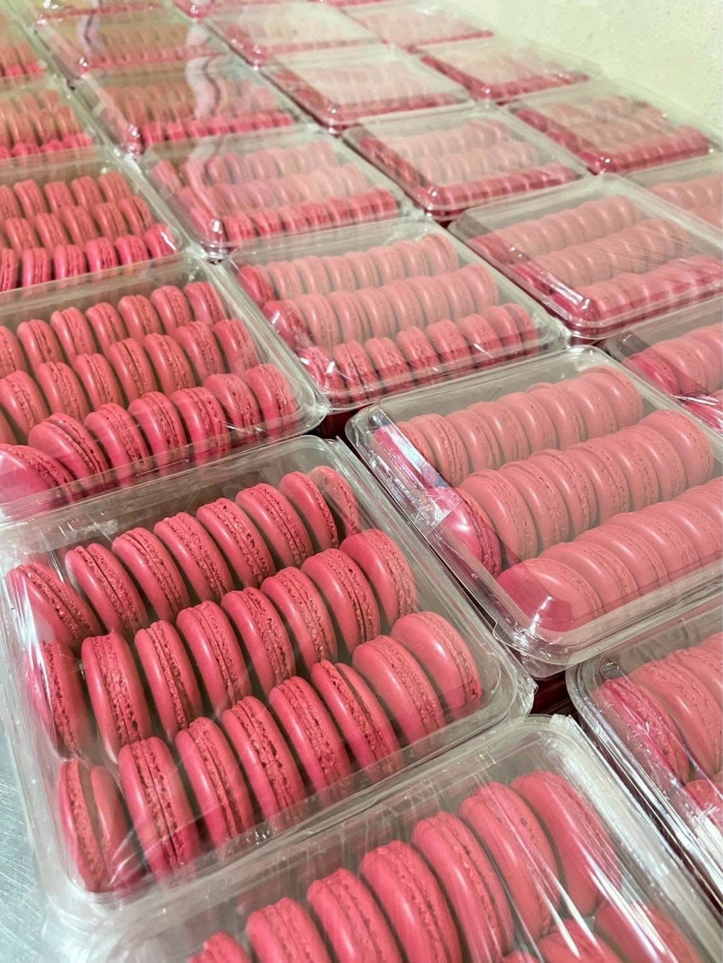 Macaron Shells (Category: Homemade Bakes) located in Singapore. Submitted by funfettiofficially (Listing ID 1419231307, Image 2). Description: We supply macaron shells for all purpose 100 pairs -$90 .