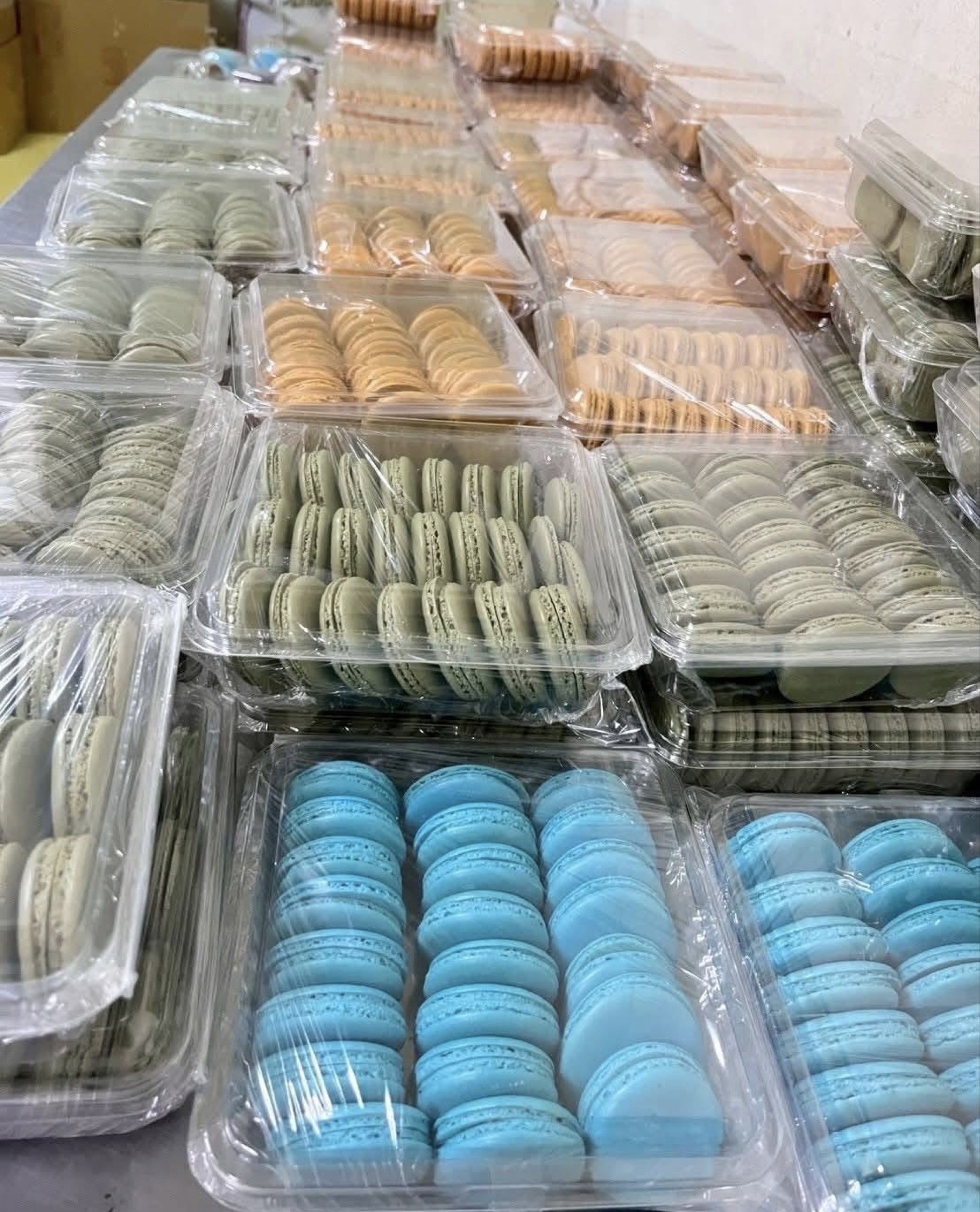 Macaron Shells (Category: Homemade Bakes) located in Singapore. Submitted by funfettiofficially (Listing ID 1419231307, Image 4). Description: We supply macaron shells for all purpose 100 pairs -$90 .