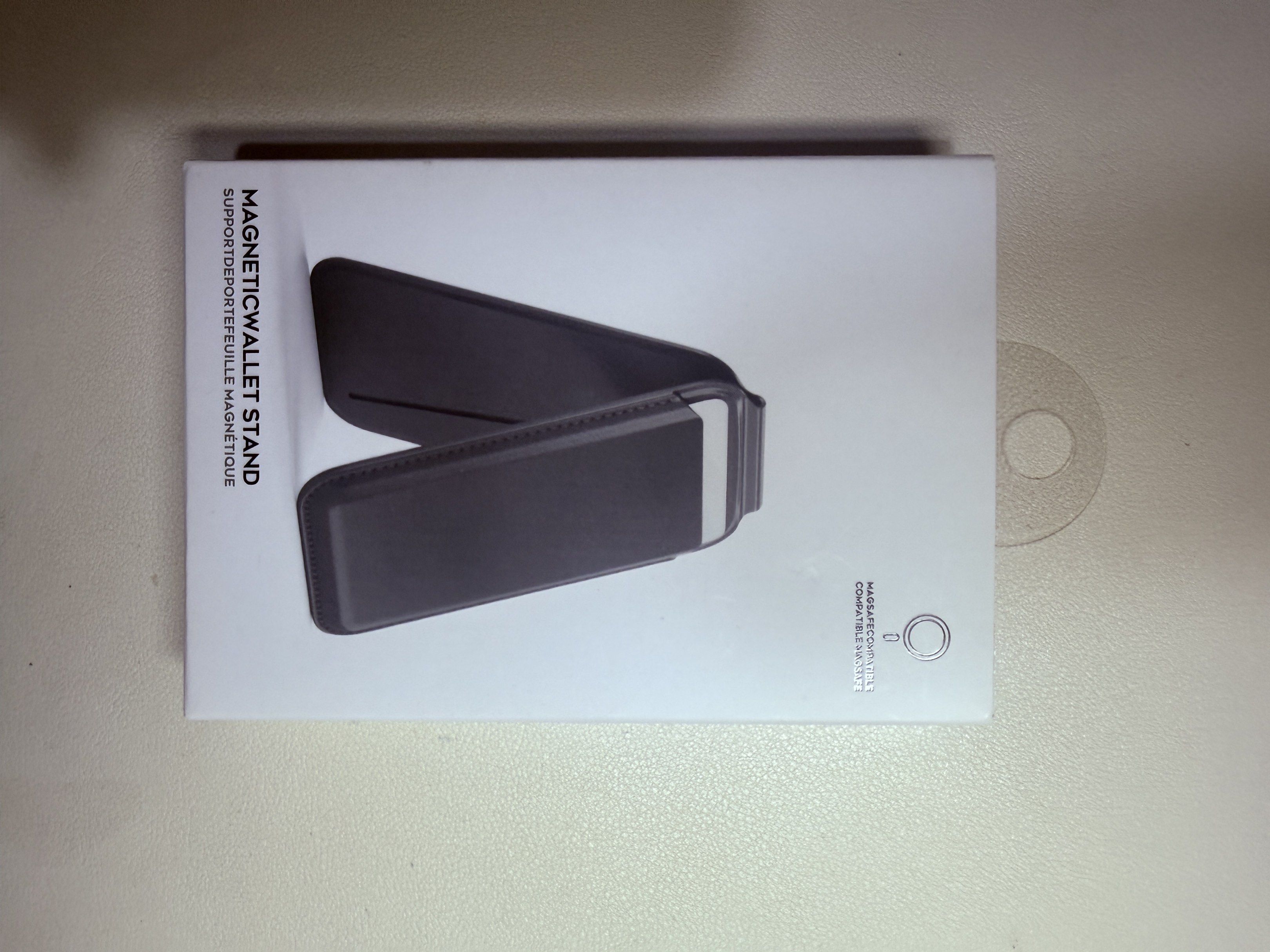 Magnetic strong hold 6-card holder (Category: Other Accessories) located in San Juan City. Submitted by shoprinat (Listing ID 1419364744, Image 3). Description: - HK made - Better than moft in terms of durability and magnet - Stocks available.