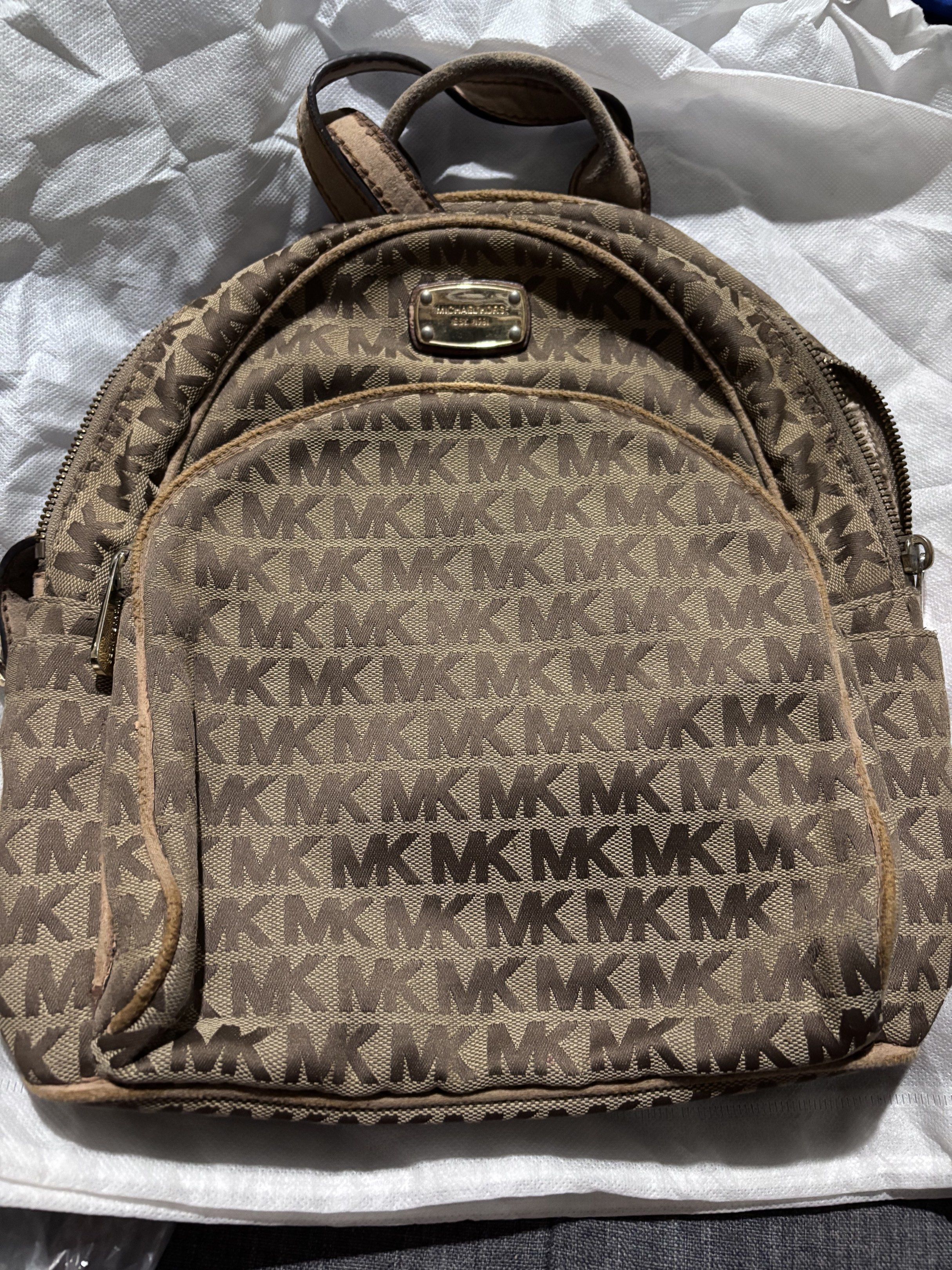 Michael Kors Backpack “Project Bag” (Category: Luxury Bags & Wallets) located in Cavite. Submitted by Love.Saffron (Listing ID 1419198813, Image 1). Description: Original Michael Kors Bag (PROJECT BAG) Need to repaint and it is good to go. RFS: No time na for me to do project bags but this is nice once repainted. .