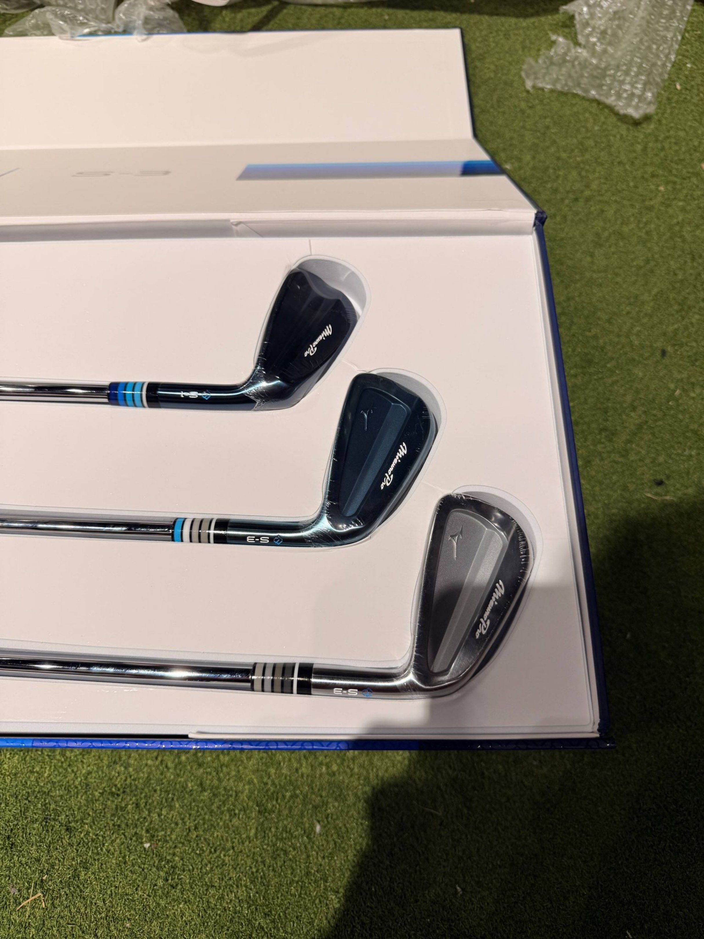 Mizuno Iceberg Iron Set Limited Edition 1000 Sets Worldwide Sports mizuno-iceberg-iron-set-limited-edition-1000-sets-worldwide-sports