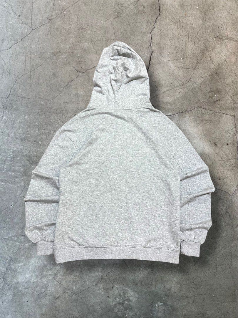 Modern Grey Hoodie (Category: Hoodies) located in Surigao. Submitted by vbimo (Listing ID 1418853214, Image 2). Description: - Gray hoodie - Dimes 23 x 27 / Large - Hood with drawstring - Front pocket - Embroidered sleeve detail - Soft material.