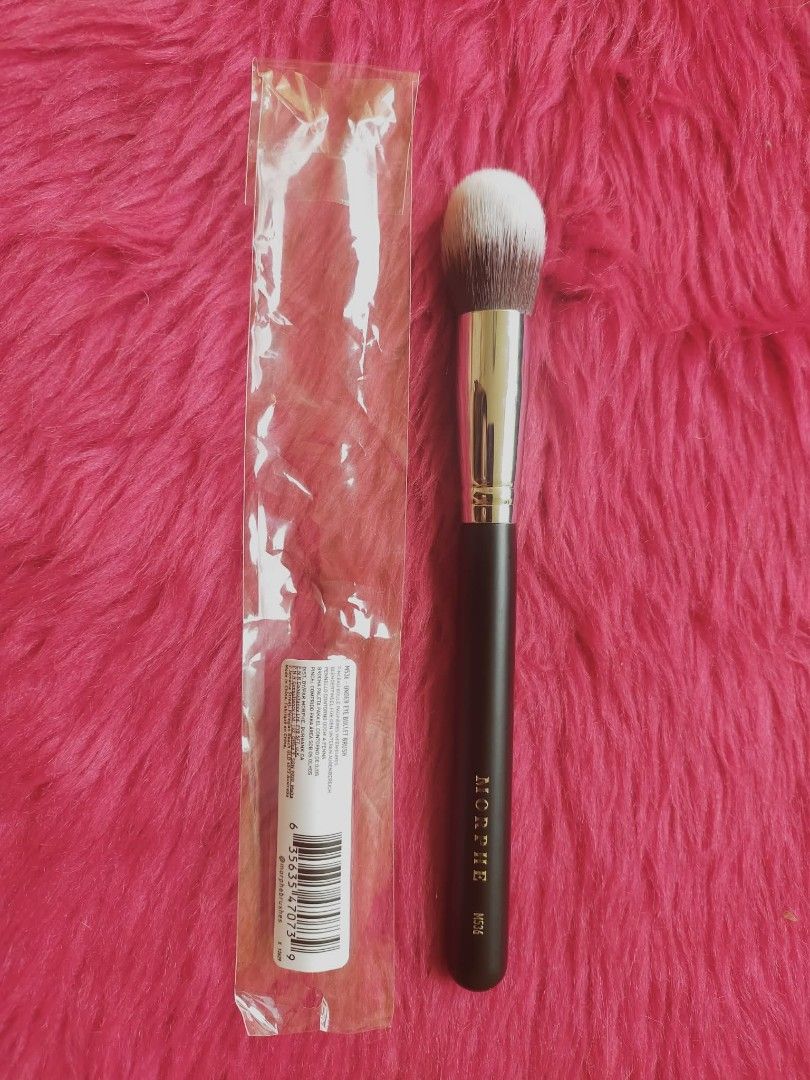 Morphe M536 Under Eye Bullet Brush (Category: Makeup) located in Quezon City. Submitted by floreskari78555 (Listing ID 1419311705, Image 1). Description: Morphe M536 Under Eye Bullet Brush ✨ Perfect for: Concealer Blending & Setting ✨ English: A dense, rounded, and synthetic brush with a tapered tip. It’s firm yet flexible, perfect for buffing concealer and pressing setting powder into hard-to-reach areas for an airbrushed, soft-matte finish. Key