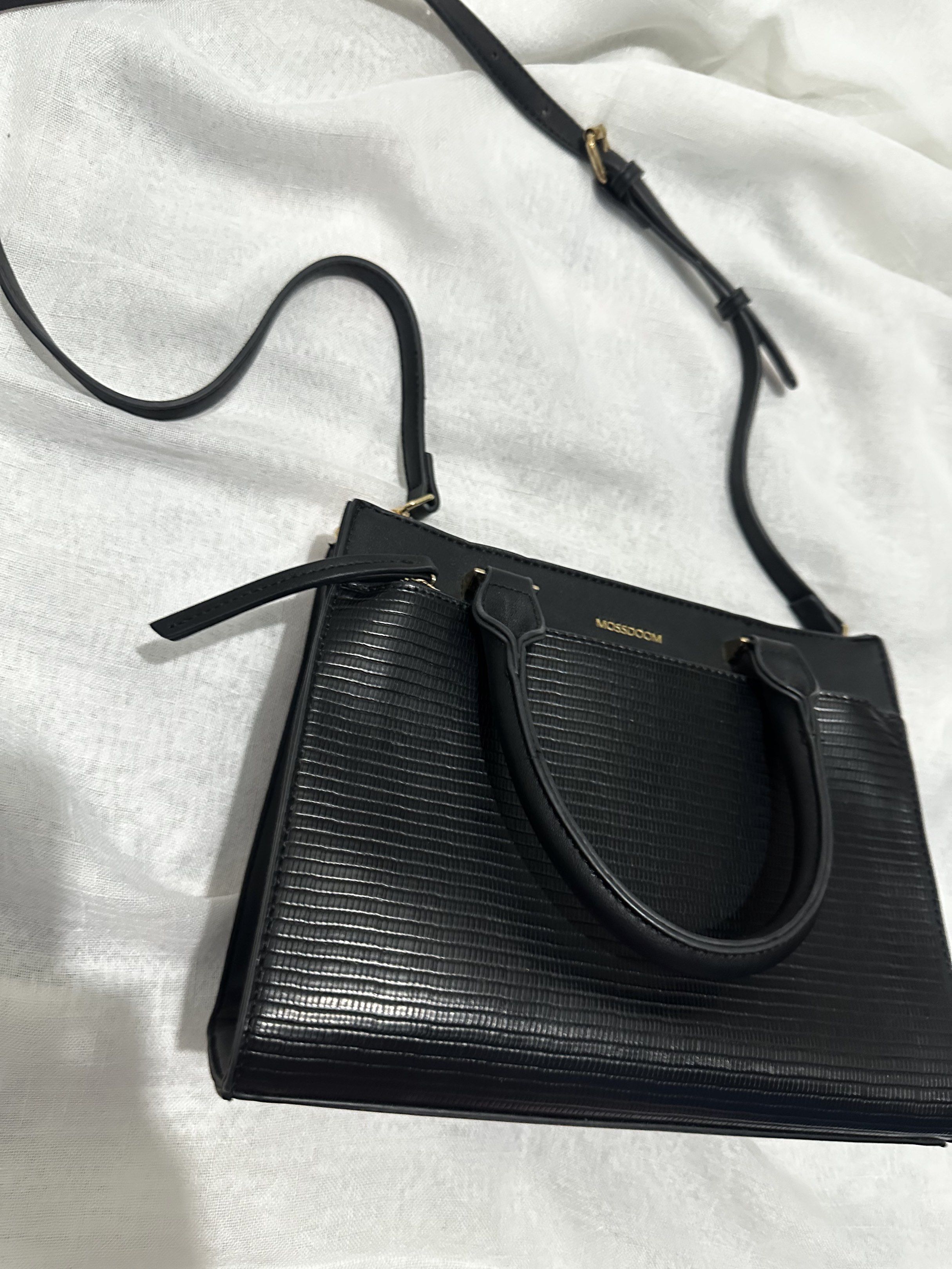 Mossdoom Black Handbag with Shoulder Strap (Category: Shoulder Bags) located in Pasay City. Submitted by j9declutter (Listing ID 1419333274, Image 3). Description: Decluttering! Selling low!!! Pick-up via grab/move it/joyride/angkas/lalamove only. NO COD! If in doubt, wag bumili 😁 You can pay thru BPi & Gcash only. Happy shopping! ❤️❤️❤️ - Black Mossdoom handbag - Top handle and detachable shoulder strap - Textured exterior - Zippered main compa