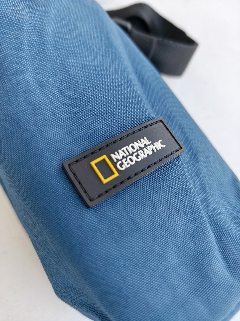 National Geographic Bottle Bag (Category: Belt bags, Clutches and Pouches) located in Bulacan. Submitted by starterpackoo (Listing ID 1419245352, Image 2). Description: BOUGHT - JANUARY 26 2026 SOLD - FEBRUARY 8 2026 - National Geographic bottle bag - Drawstring closure - Zippered compartment - Adjustable shoulder strap - Durable, water-resistant material - Perfect for water bottles and small items - Features the National Geographic logo.