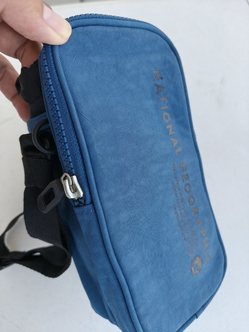 National Geographic Bottle Bag (Category: Belt bags, Clutches and Pouches) located in Bulacan. Submitted by starterpackoo (Listing ID 1419245352, Image 3). Description: BOUGHT - JANUARY 26 2026 SOLD - FEBRUARY 8 2026 - National Geographic bottle bag - Drawstring closure - Zippered compartment - Adjustable shoulder strap - Durable, water-resistant material - Perfect for water bottles and small items - Features the National Geographic logo.