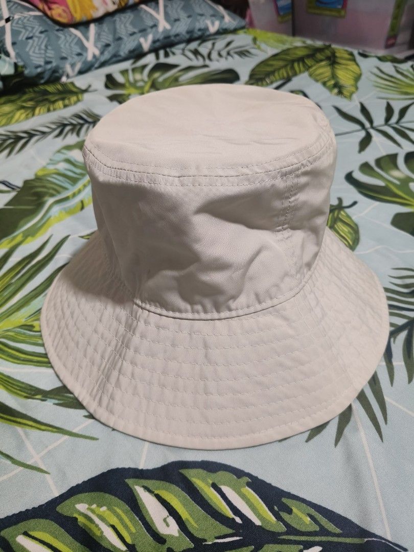 New Era Unisex Bucket Hat (Category: Hats & Beanies) located in Quezon City. Submitted by miss.len (Listing ID 1419285979, Image 2). Description: authentic unisex.
