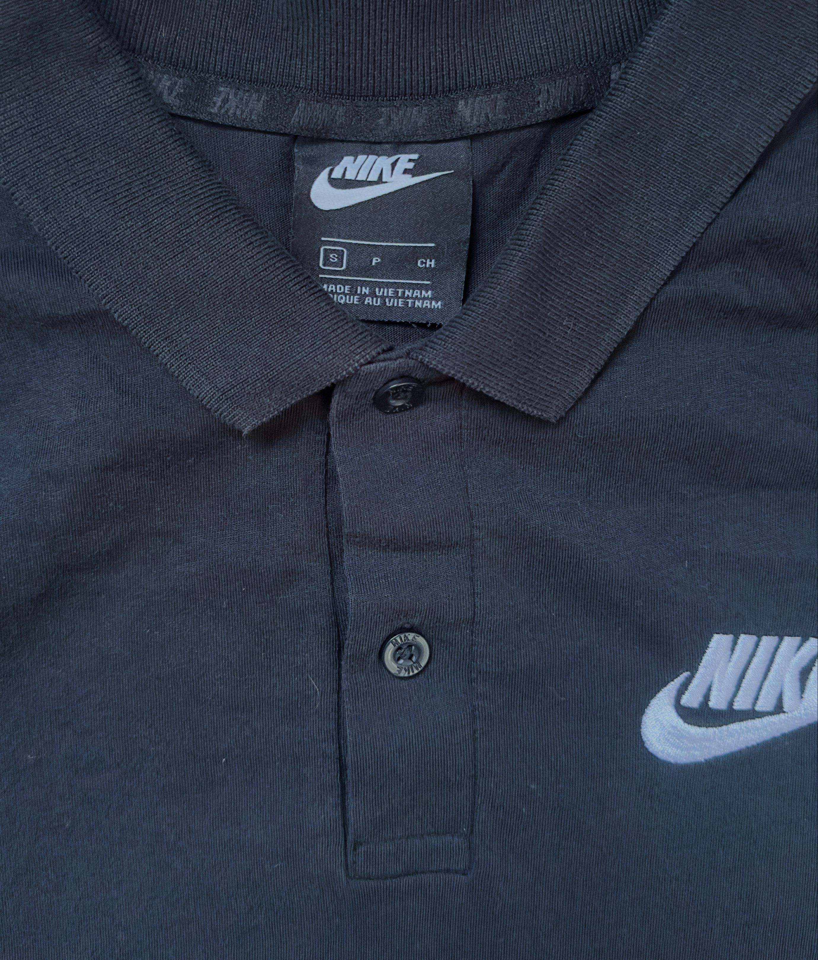 Nike Polo Shirt - Black - Small (Category: Tshirts & Polo Shirts ) located in Santa Rosa. Submitted by shop818 (Listing ID 1419354102, Image 3). Description: - Black Nike polo shirt Color rate 9.5/10 - Size: Small (S) fit MtoL - Nike logo on chest and collar - Three-button placket - Short sleeves - Made in Vietnam.