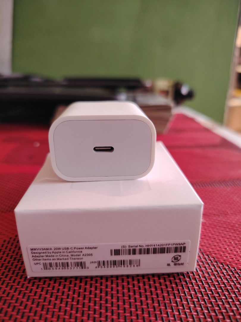 Original Apple 🍏 20w USB-C power Adapter Fast Charging (Category: Electrical, Adaptors & Sockets) located in Makati City. Submitted by isakie (Listing ID 1419212568, Image 3). Description: .