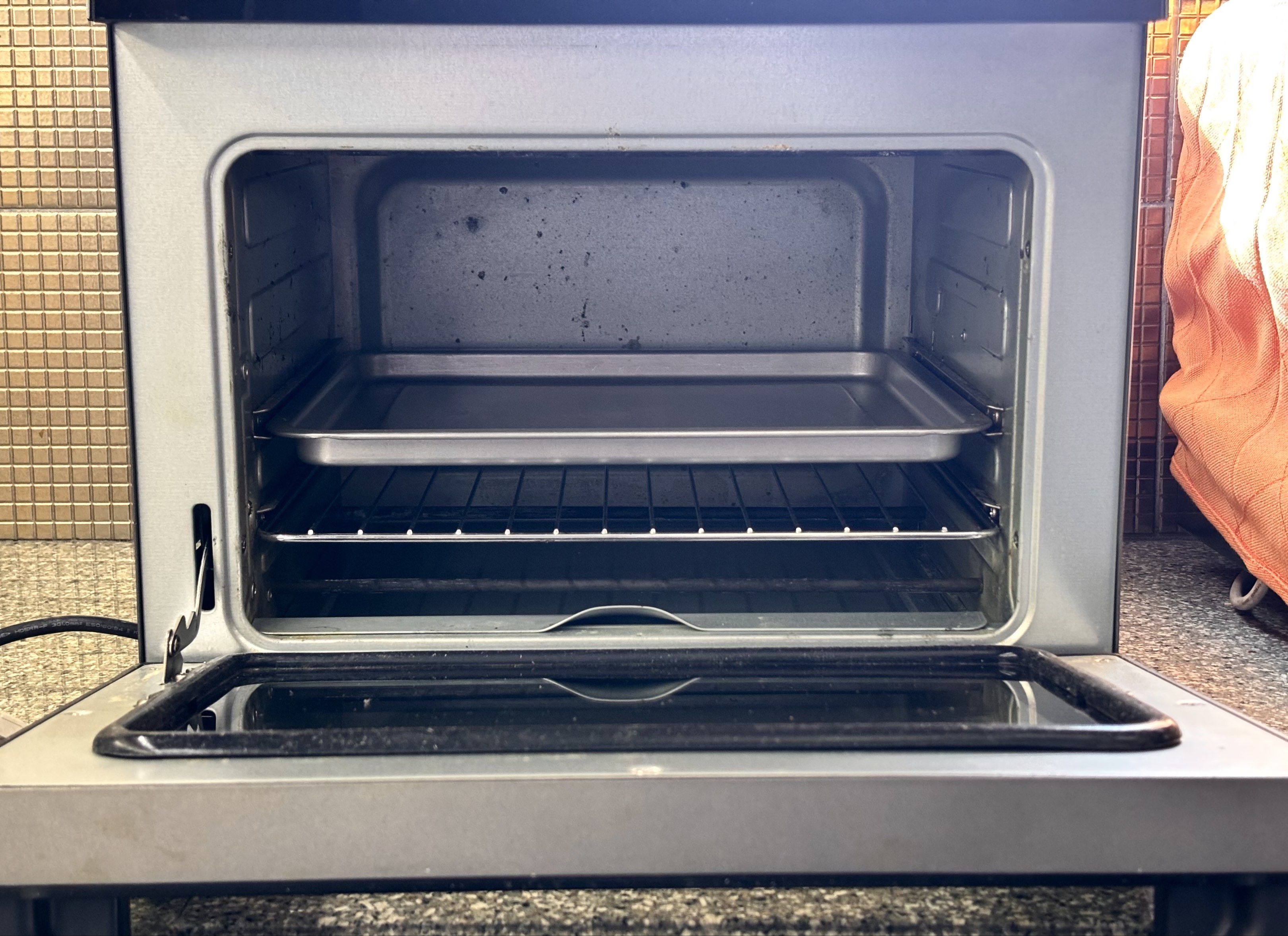 Oster Oven with Airfryer (Category: Fryers) located in Caloocan City. Submitted by pastalovers (Listing ID 1419215046, Image 3). Description: -Only used as an airfryer -With baking tray, mesh air fryer basket, removable crumb tray, and manual -No box -Haven't tried the broil and toast mode Flaws: Bake and Convection Bake mode not working kaya never namin nagamit for baking. Hindi umiinit sa loob. You can have it checked in authorized stores in th