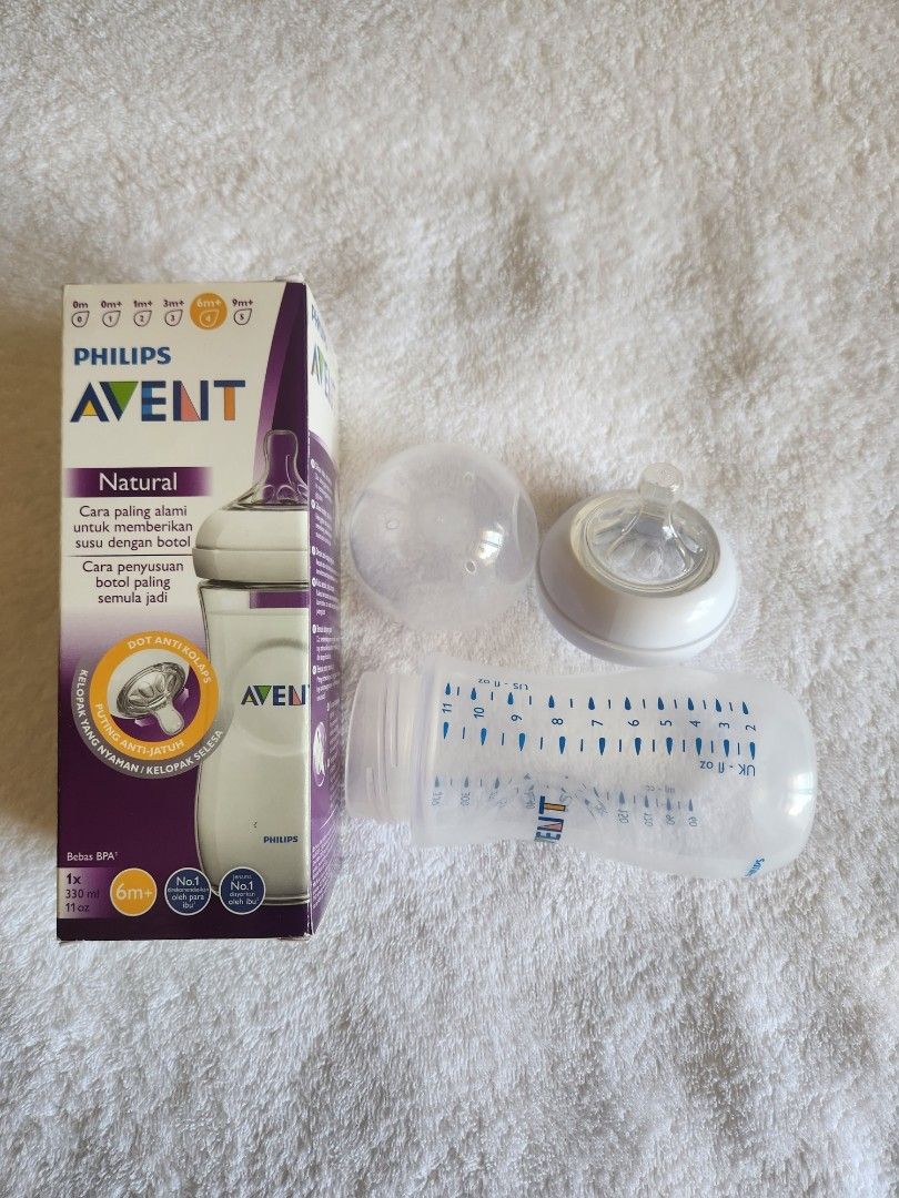 Philips Avent Natural Baby Bottle (Category: Breastfeeding & Bottle Feeding) located in Pasig City. Submitted by machichoo (Listing ID 1394855216, Image 3). Description: - Philips Avent Natural baby bottle - Designed for babies 6 months and up - Features an anti-colic system - Natural teat design for easy latch-on - BPA-free Decluttering.