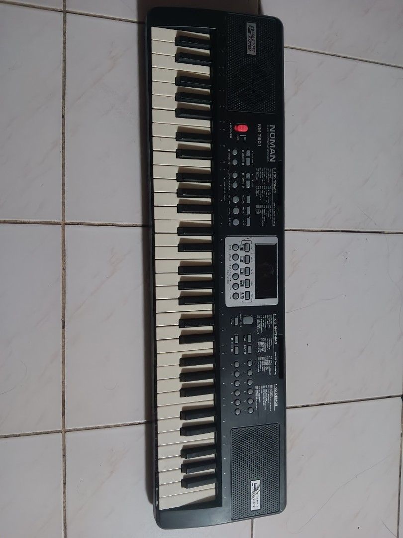 Piano Keyboard (Category: Musical Instruments) located in Makati City. Submitted by hzyakz (Listing ID 1419280764, Image 1). Description: no longer working 61 keys for spare parts only .