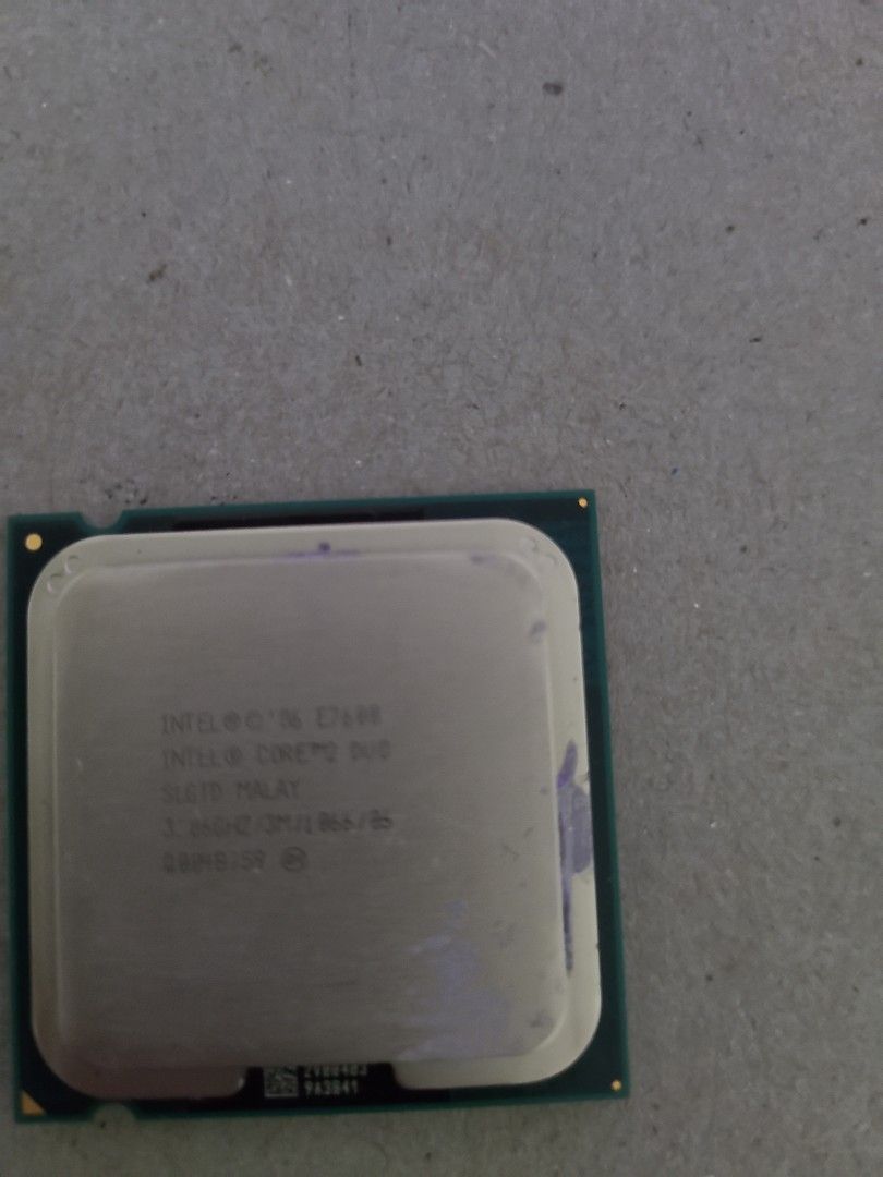 Processor Intel Core 2 Duo (Category: Computer Parts) located in Sepang. Submitted by applewizard (Listing ID 1419220890, Image 2). Description: Intel E7600 Intel vore 2 Duo 3.06GHZ.