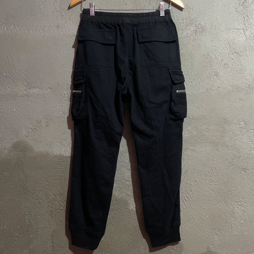 Rick Owens Cargo Jogger Pants (Category: Joggers) located in Bacolod City. Submitted by cast.archives (Listing ID 1419369653, Image 2). Description: Rick Owens Cargo Jogger Pants Waist: 28” - 32” Length: 36” Inseam: 26” Condition: Excellent Flaw: None.