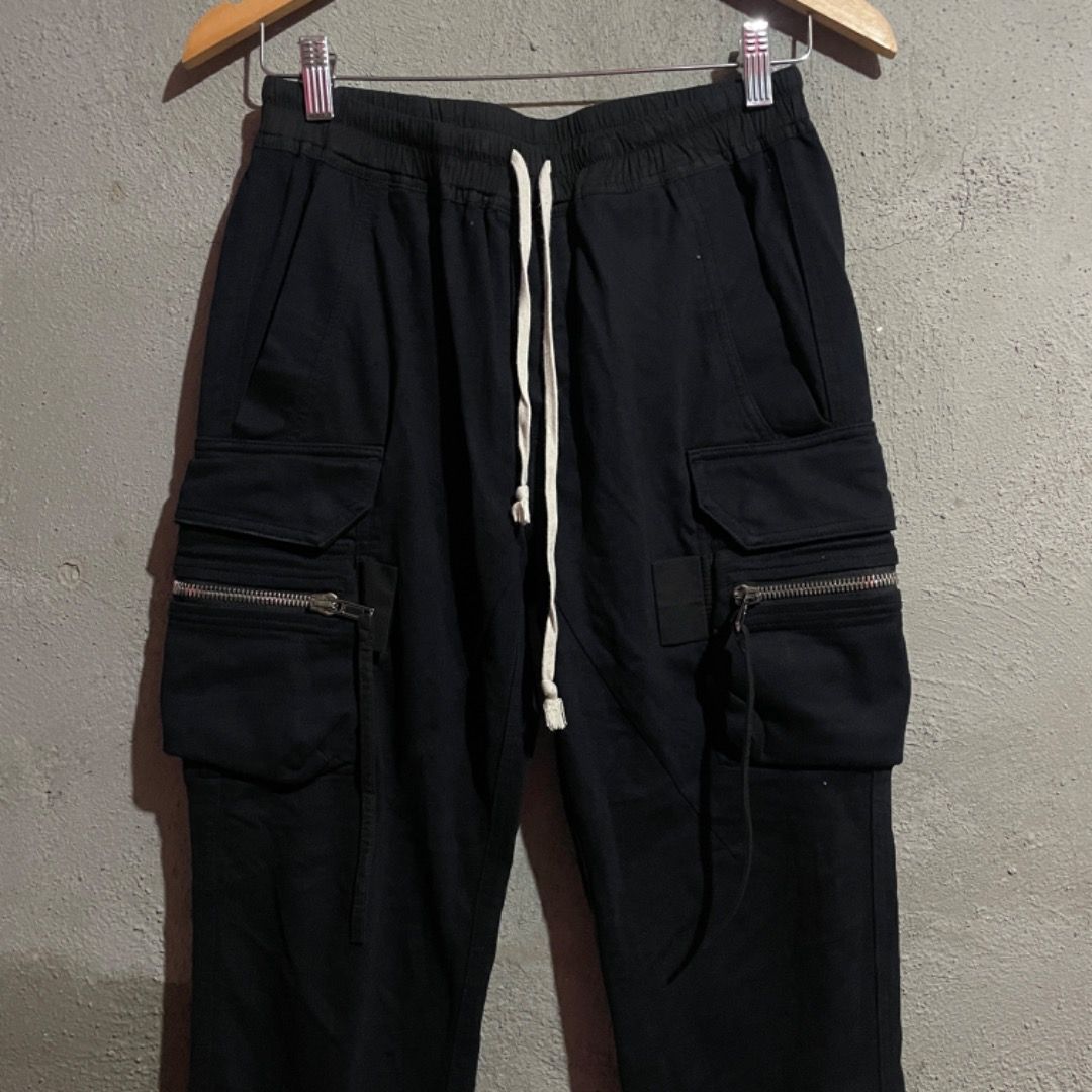 Rick Owens Cargo Jogger Pants (Category: Joggers) located in Bacolod City. Submitted by cast.archives (Listing ID 1419369653, Image 3). Description: Rick Owens Cargo Jogger Pants Waist: 28” - 32” Length: 36” Inseam: 26” Condition: Excellent Flaw: None.
