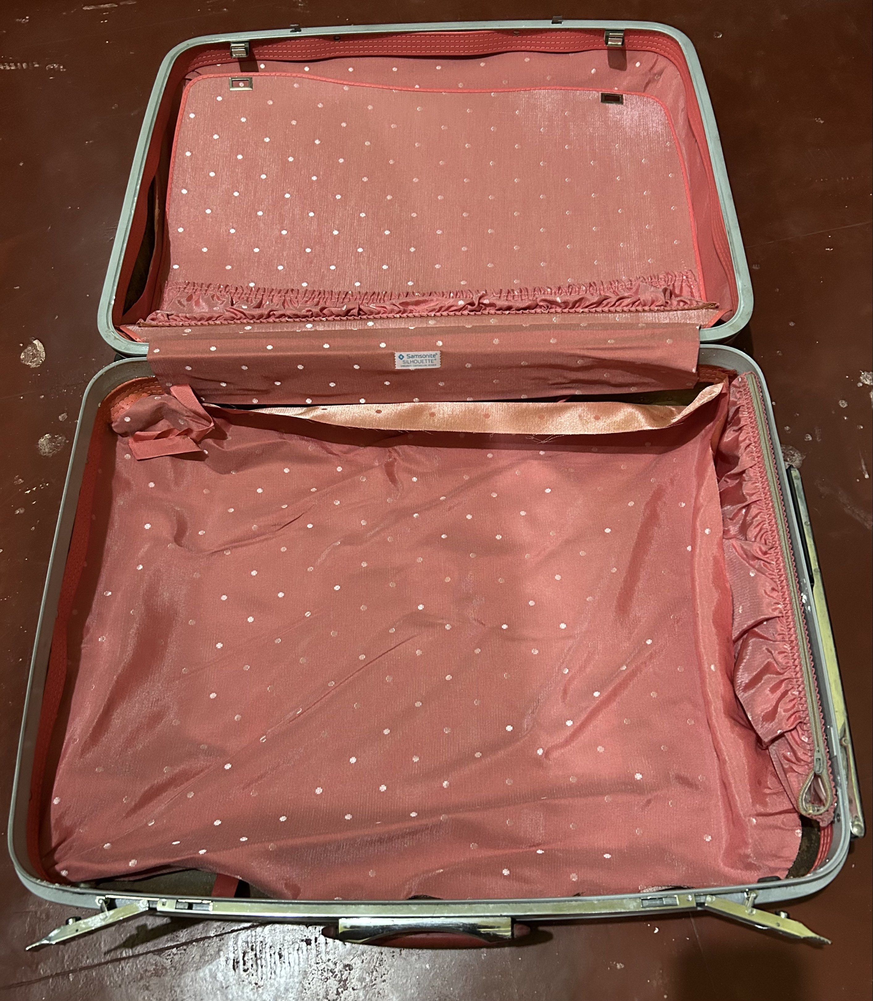 Samsonite Vintage Red silhoutte hard-shell Suitcase (Category: Luggage) located in Manila. Submitted by lils_shoppe (Listing ID 1419309152, Image 3). Description: .