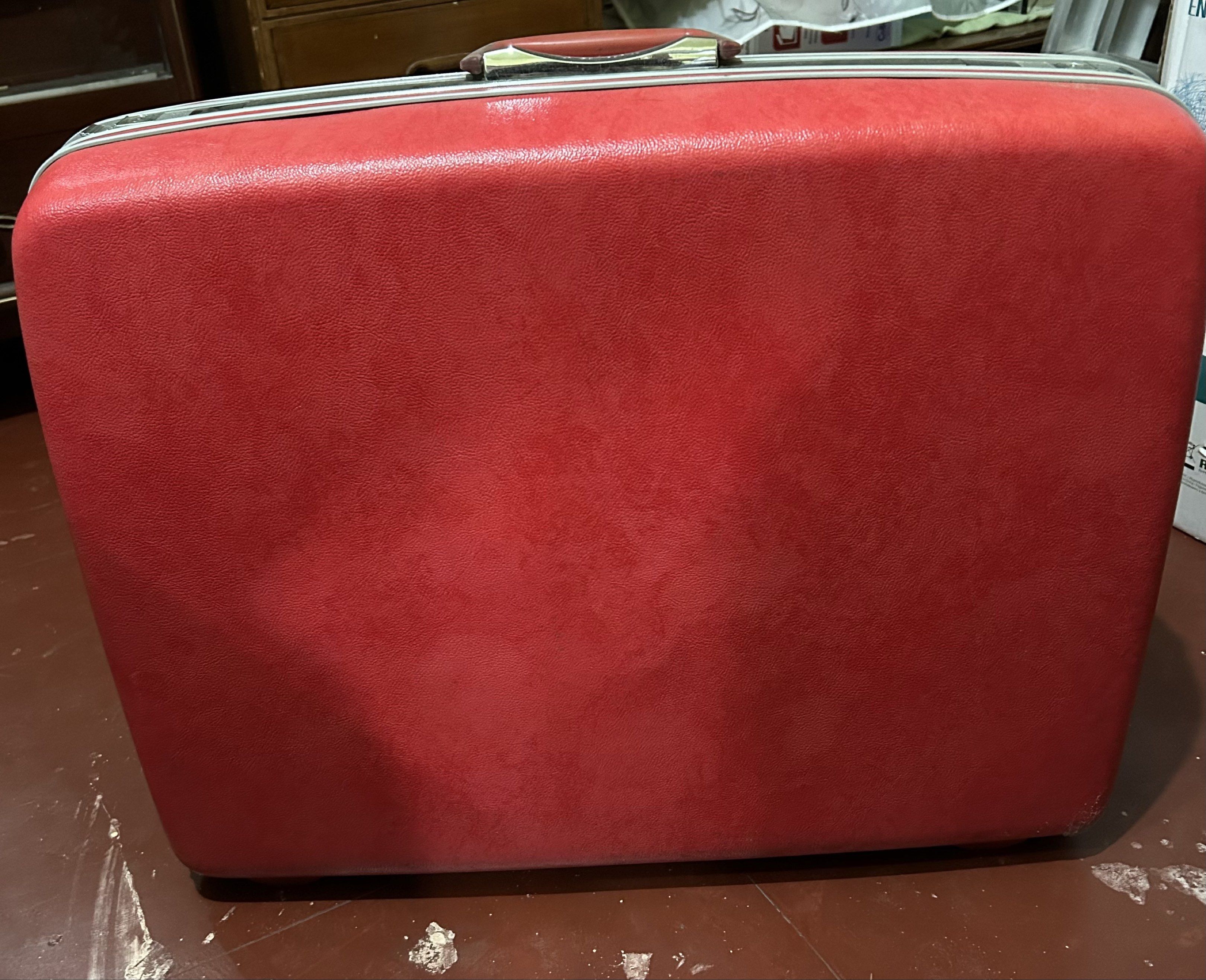 Samsonite Vintage Red silhoutte hard-shell Suitcase (Category: Luggage) located in Manila. Submitted by lils_shoppe (Listing ID 1419309152, Image 2). Description: .