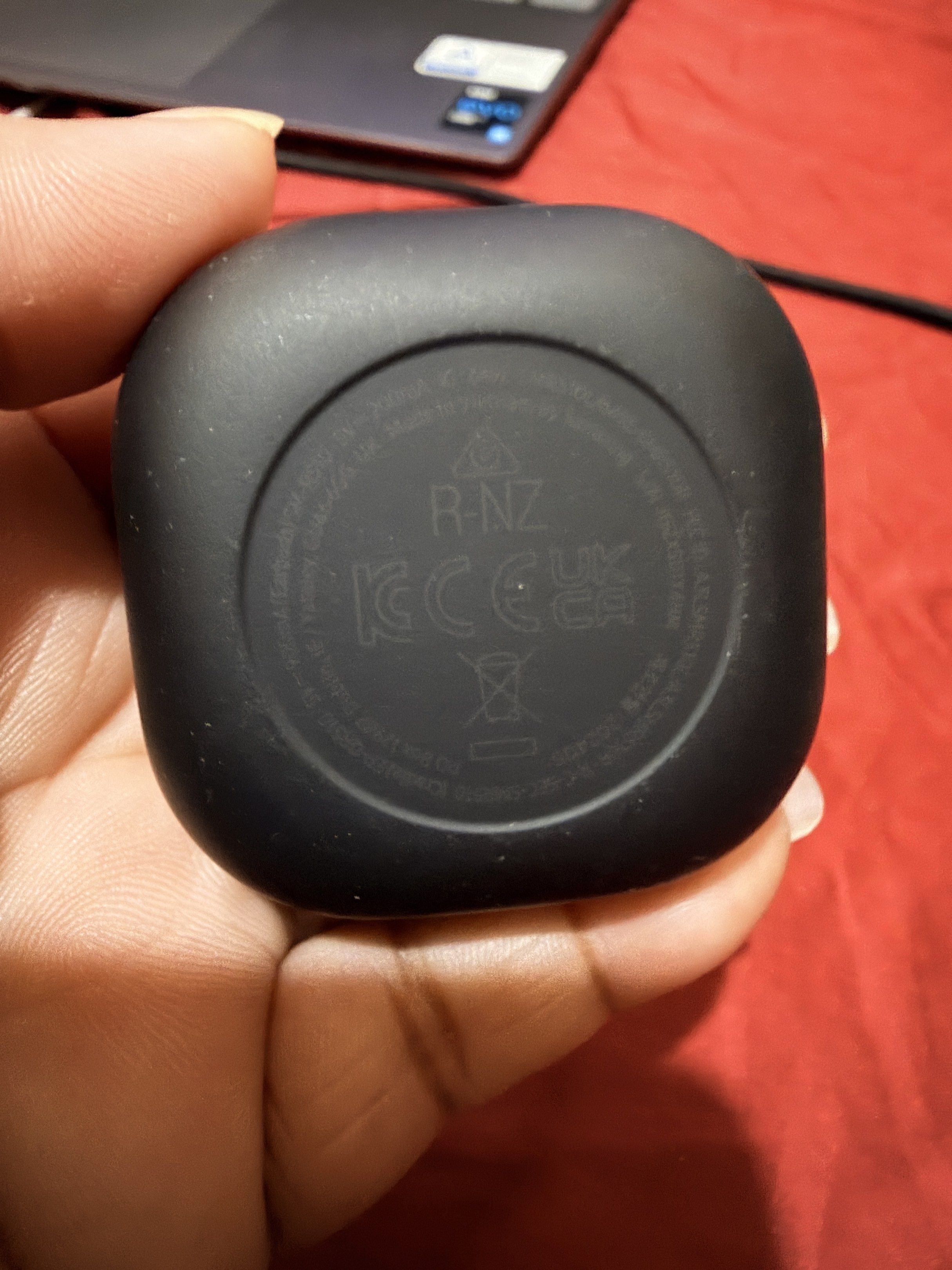 Samsung Buds 2 Pro (Category: Earphones) located in Paranaque City. Submitted by hannah.agupit (Listing ID 1419227314, Image 3). Description: Unit and cable for charging 💯 original connected to samsung app No issues Ready to use .