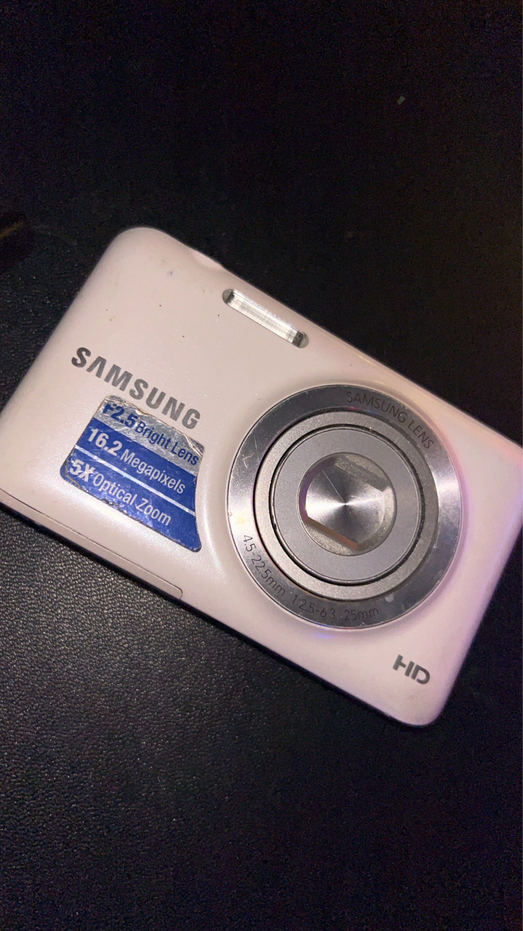 Samsung es95 (Category: Cameras) located in Manila. Submitted by kokocrunchmuncher (Listing ID 1419200839, Image 1). Description: -7/10 body conditions - Everything else is working - RFS: I bought a new camera - Chat for more photos - negotiable - .