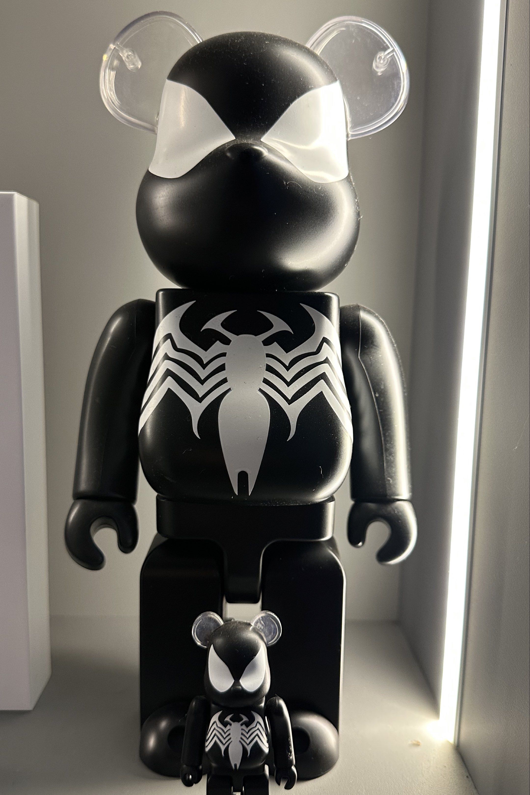 Scarlet and black spiderman bearbrick 400%, Toys & Collectibles