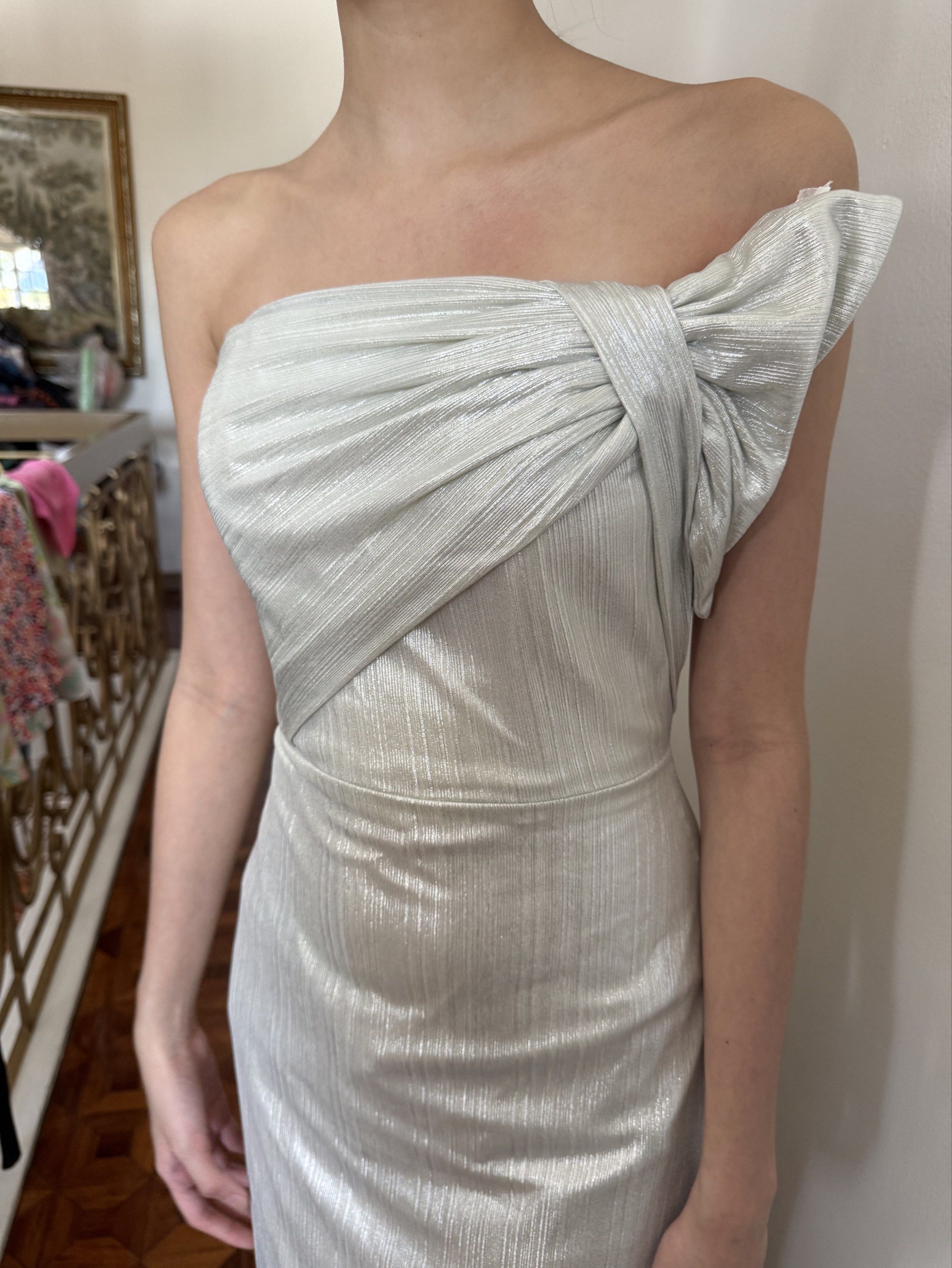 Silver prom dress/gown (Category: Evening dresses & gowns) located in Makati City. Submitted by blingbinz (Listing ID 1419311473, Image 3). Description: - selling for low - fits bust 29-31 - waist 23-24.5.