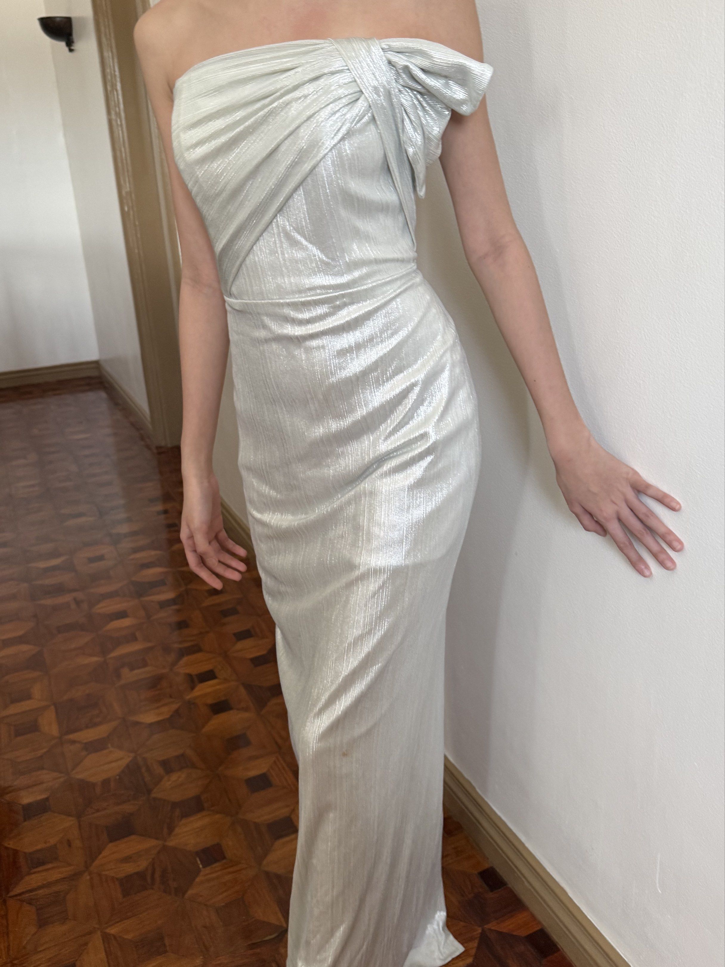 Silver prom dress/gown (Category: Evening dresses & gowns) located in Makati City. Submitted by blingbinz (Listing ID 1419311473, Image 1). Description: - selling for low - fits bust 29-31 - waist 23-24.5.