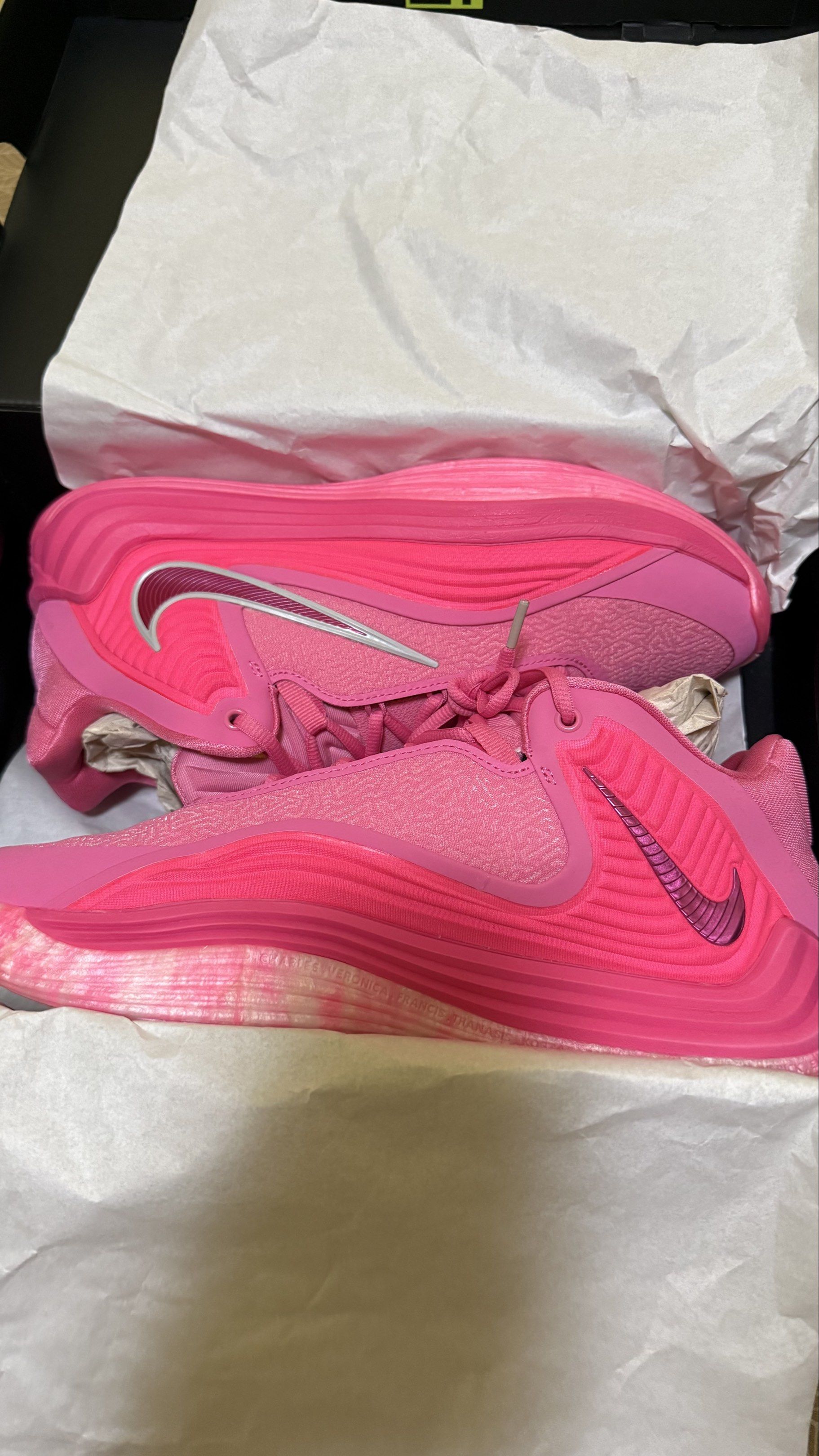 SIZE 10.5 US| GIANNIS FREAK 7 PRM EP (Category: Sneakers) located in Las Pinas. Submitted by rexfreed (Listing ID 1419351819, Image 1). Description: GIANNIS FREAK 7 PRM EP - Used once. Literally. - Color: Pinksicle/Fireberry-Hyper Pink - Size: US 10.5 / UK 9.5 / EUR 44.5 - Features different shades of pink from upper to sole. Definitely an eye catcher. - Includes original box - Made in Vietnam - Make an offer, it’s negotiable. RFS: Need cash. BUN