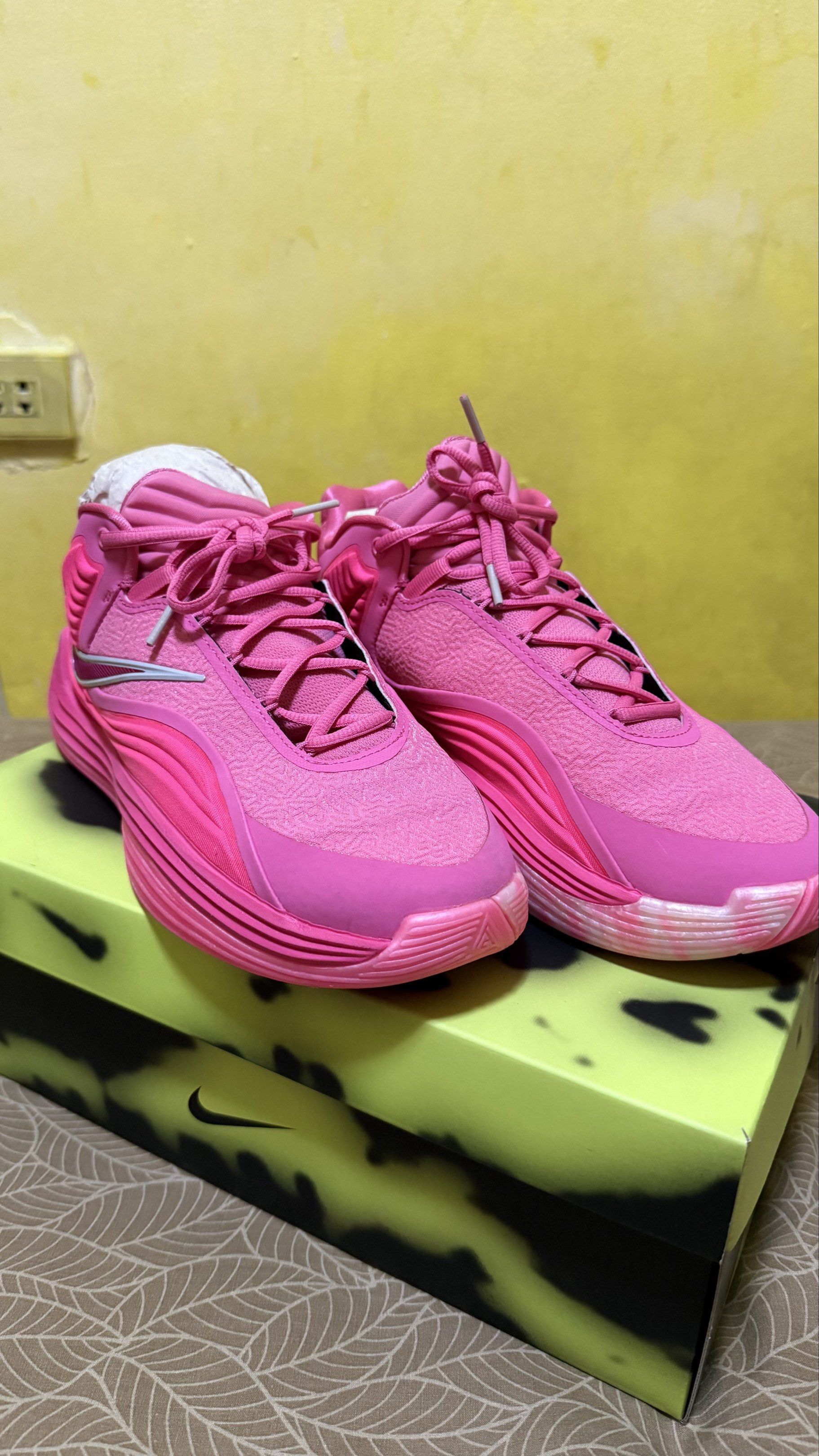 SIZE 10.5 US| GIANNIS FREAK 7 PRM EP (Category: Sneakers) located in Las Pinas. Submitted by rexfreed (Listing ID 1419351819, Image 2). Description: GIANNIS FREAK 7 PRM EP - Used once. Literally. - Color: Pinksicle/Fireberry-Hyper Pink - Size: US 10.5 / UK 9.5 / EUR 44.5 - Features different shades of pink from upper to sole. Definitely an eye catcher. - Includes original box - Made in Vietnam - Make an offer, it’s negotiable. RFS: Need cash. BUN