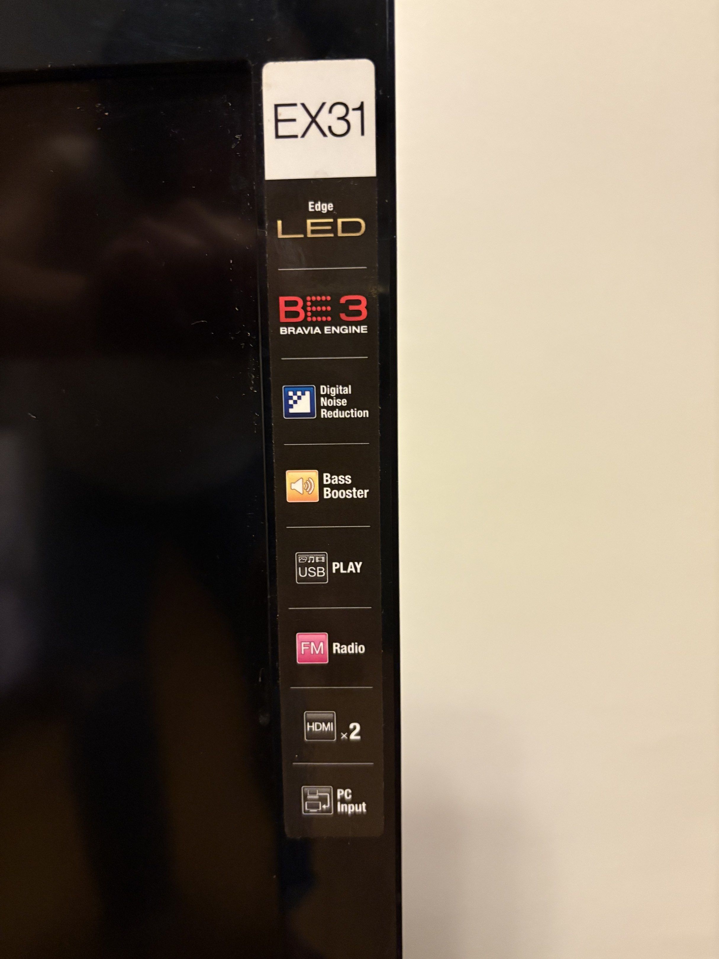 Sony Bravia 32EX310 LED TV (Category: TV) located in Quezon City. Submitted by youngwhale.d5ba43 (Listing ID 1419236400, Image 2). Description: Not a Smart TV SF c/o buyer.