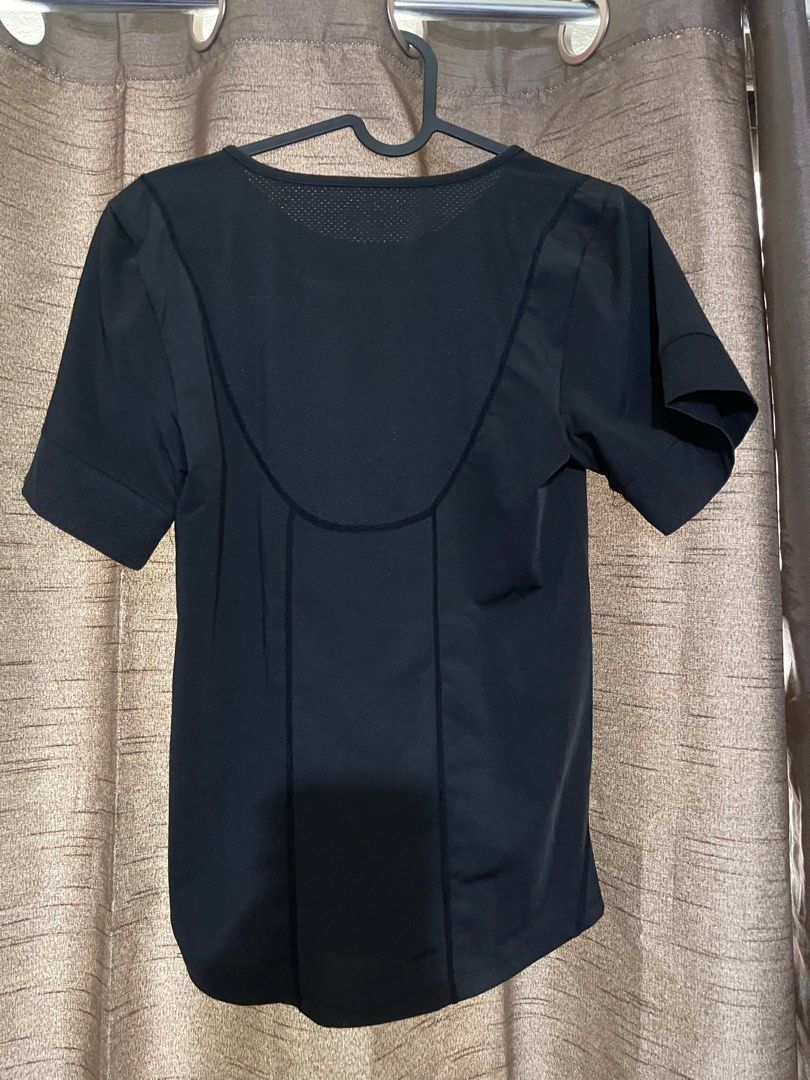 Sport Pro Black Compression Shirt XL (Category: Activewear) located in Makati City. Submitted by afterpiece (Listing ID 1419222940, Image 3). Description: Black Sport Pro Compression shirt Size: XL 16x23-.5" - Mesh panel on upper back and neckline - Short sleeves.
