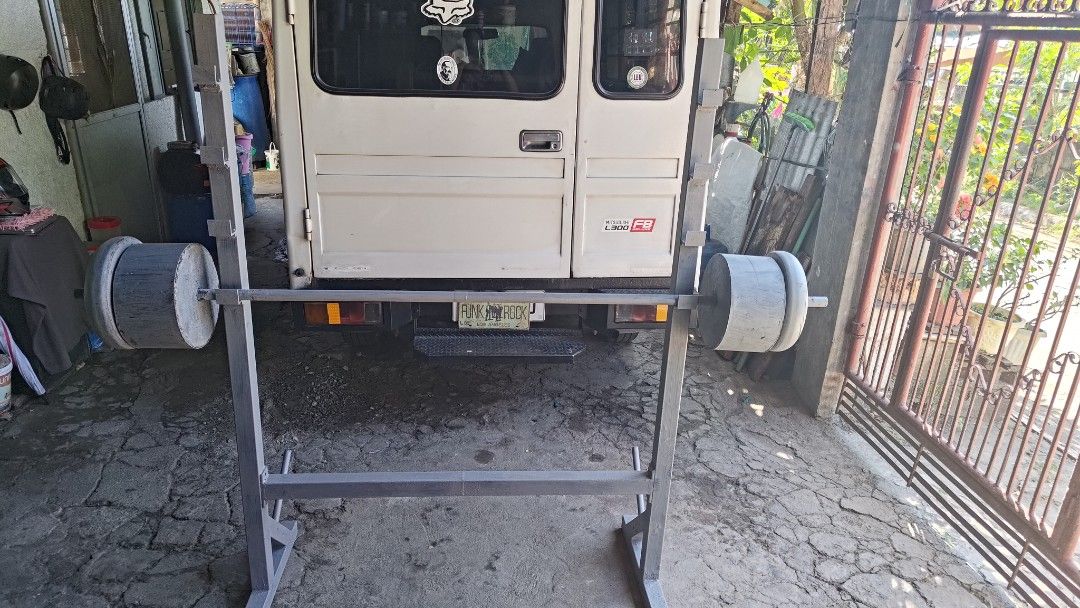 SQUAT RACK / BENCH PRESS (Category: Weights & Dumbbells) located in Antipolo. Submitted by dalidabill05841 (Listing ID 1419236762, Image 1). Description: di na nagagamit, location Antipolo Rizal..