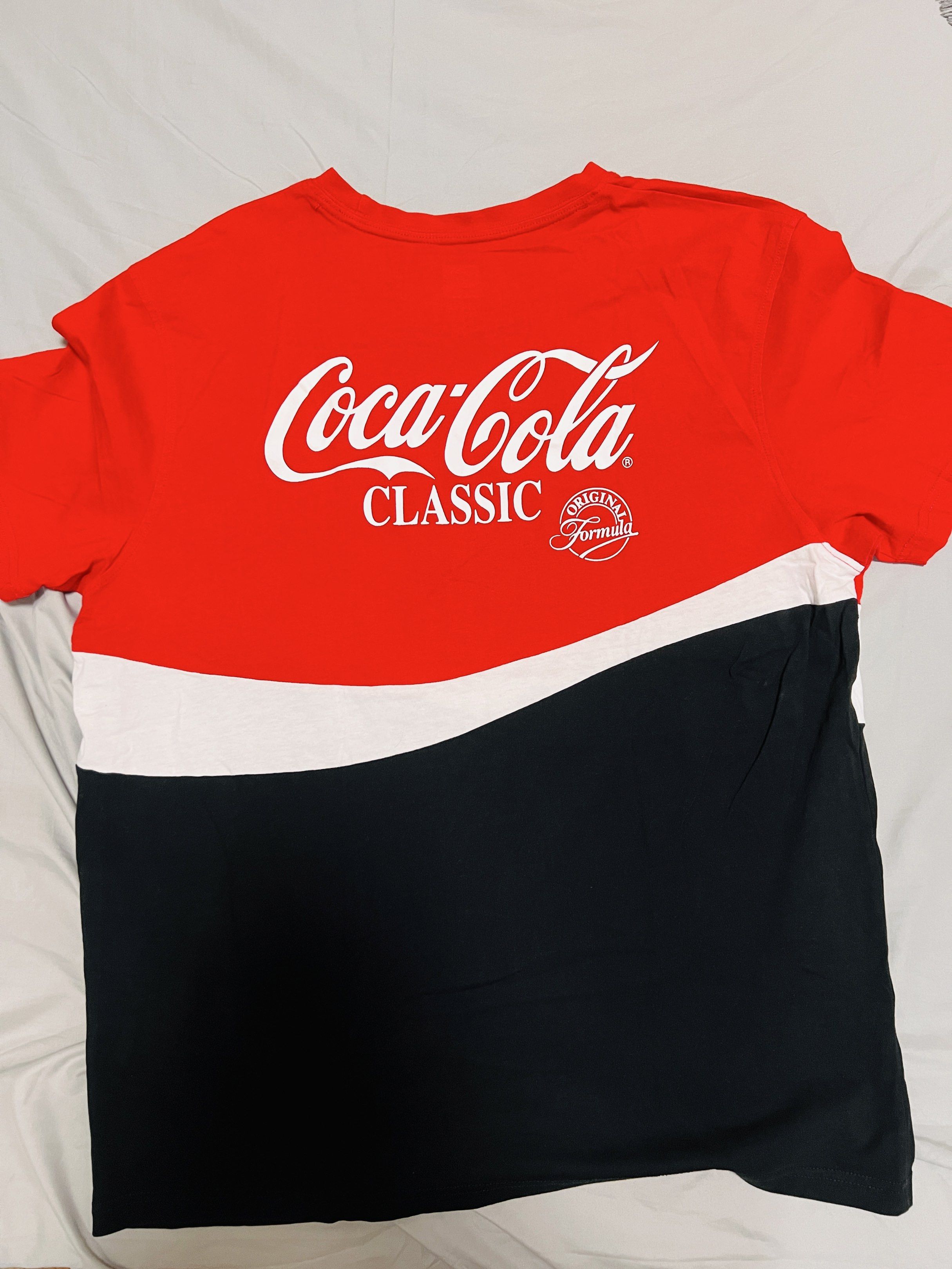 STAPLE PIGEON X COCA-COLA WAVE TEE, Large, Original,for only 600php (Category: Tshirts & Polo Shirts ) located in Taguig. Submitted by maykgee.1 (Listing ID 1419319512, Image 3). Description: For Sale: STAPLE PIGEON X COCA-COLA WAVE TEE Barely used and in good condition. Large in Size. No issues and not thrifted. Price 500 Payment to be sent via gcash, item to be picked up at my place in Acacia Estates, Taguig. Buyer books courier and shoulders s