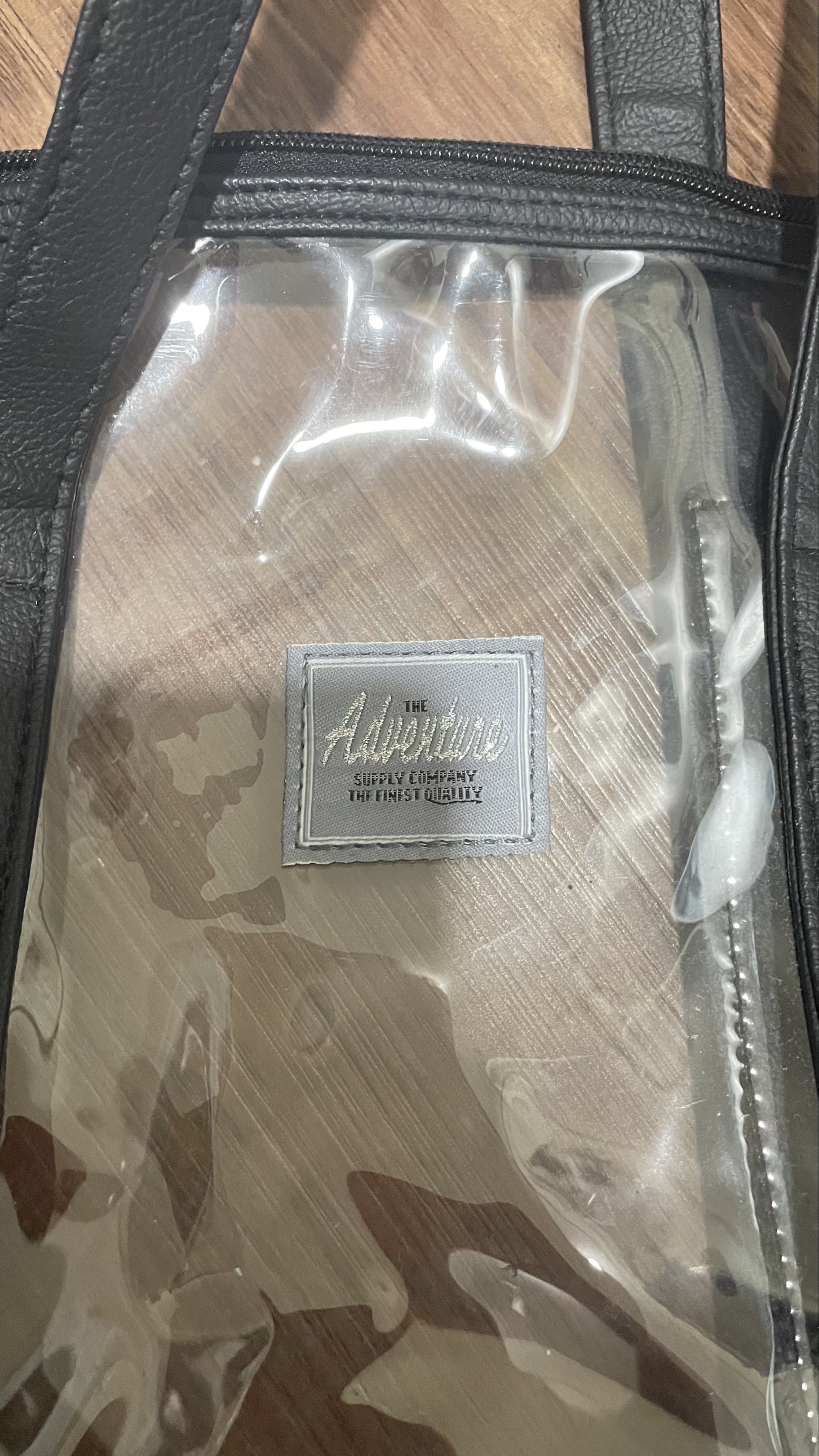 The Adventure Transparent Tote Bag Vera (Category: Tote Bags) located in Rosario. Submitted by bleach3rs (Listing ID 1419357640, Image 2). Description: Never been used! rfs: was supposed to use it for our board exam but opted for a backpack instead.