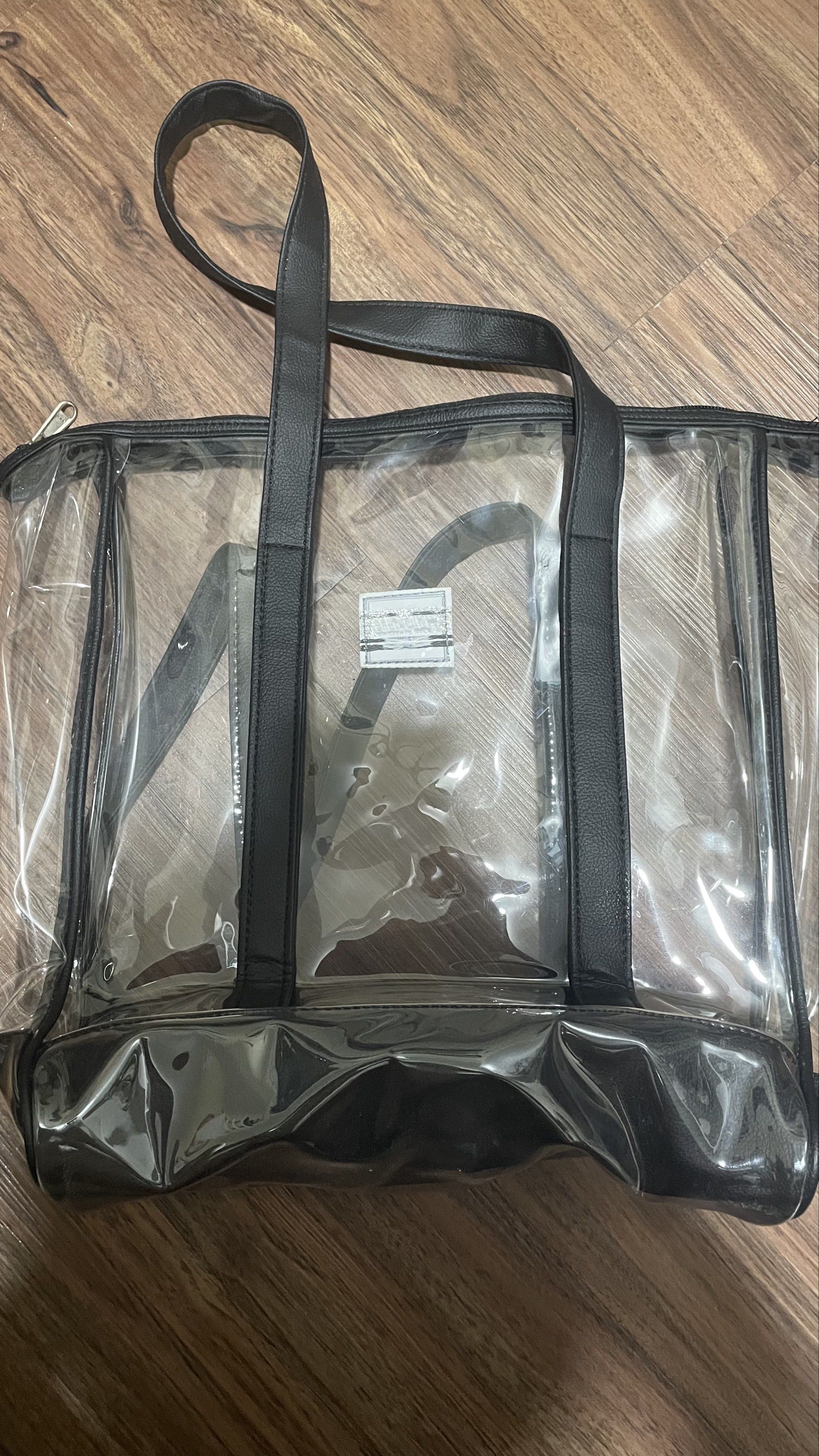 The Adventure Transparent Tote Bag Vera (Category: Tote Bags) located in Rosario. Submitted by bleach3rs (Listing ID 1419357640, Image 3). Description: Never been used! rfs: was supposed to use it for our board exam but opted for a backpack instead.