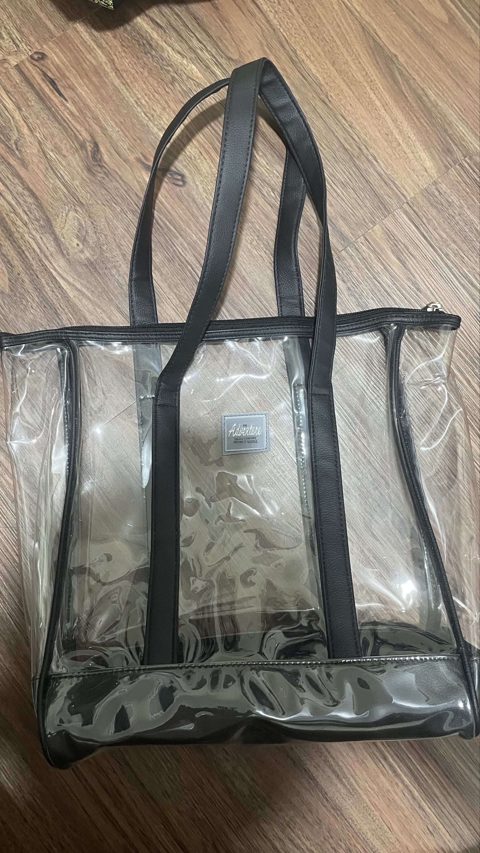 The Adventure Transparent Tote Bag Vera (Category: Tote Bags) located in Rosario. Submitted by bleach3rs (Listing ID 1419357640, Image 1). Description: Never been used! rfs: was supposed to use it for our board exam but opted for a backpack instead.