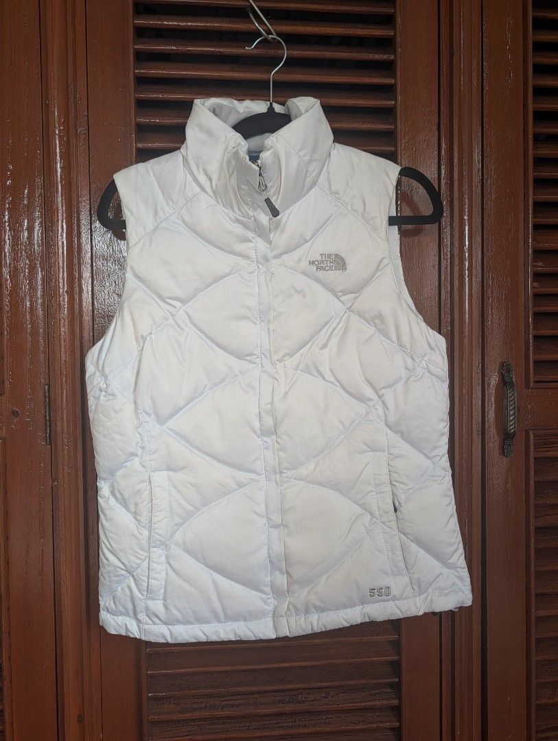 The North Face White Vest (Category: Coats, Jackets and Outerwear) located in Baguio. Submitted by jamstd (Listing ID 1419269458, Image 1). Description: - The North Face white vest - Quilted design - High collar - Front zipper closure - Two side pockets - Blue lining - The North Face logo on chest - Size: SP.