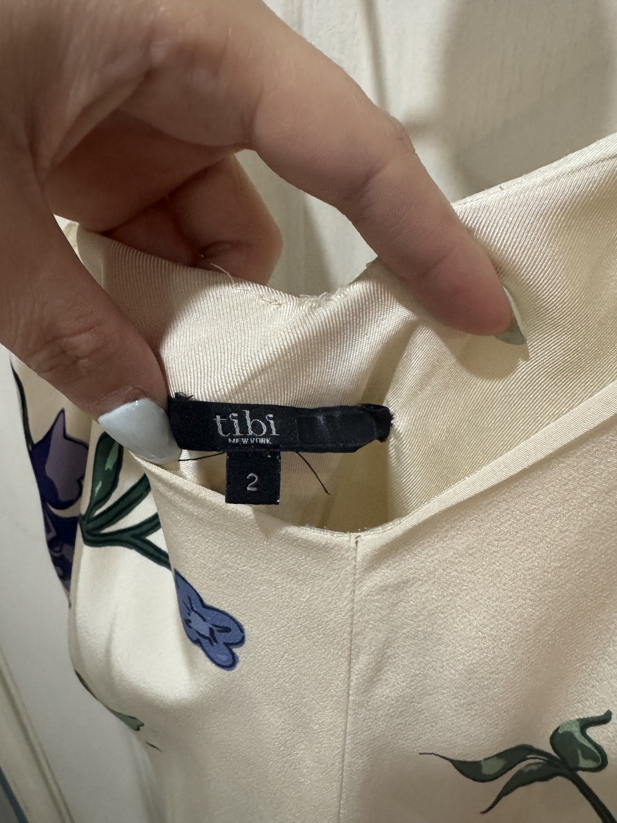 Tibi Floral Maxi Dress (Category: Dresses) located in Quezon City. Submitted by crescent1114 (Listing ID 1419349657, Image 2). Description: Price negotiable No when worn Labeled size 2 but could fit side 4 Loose fit.