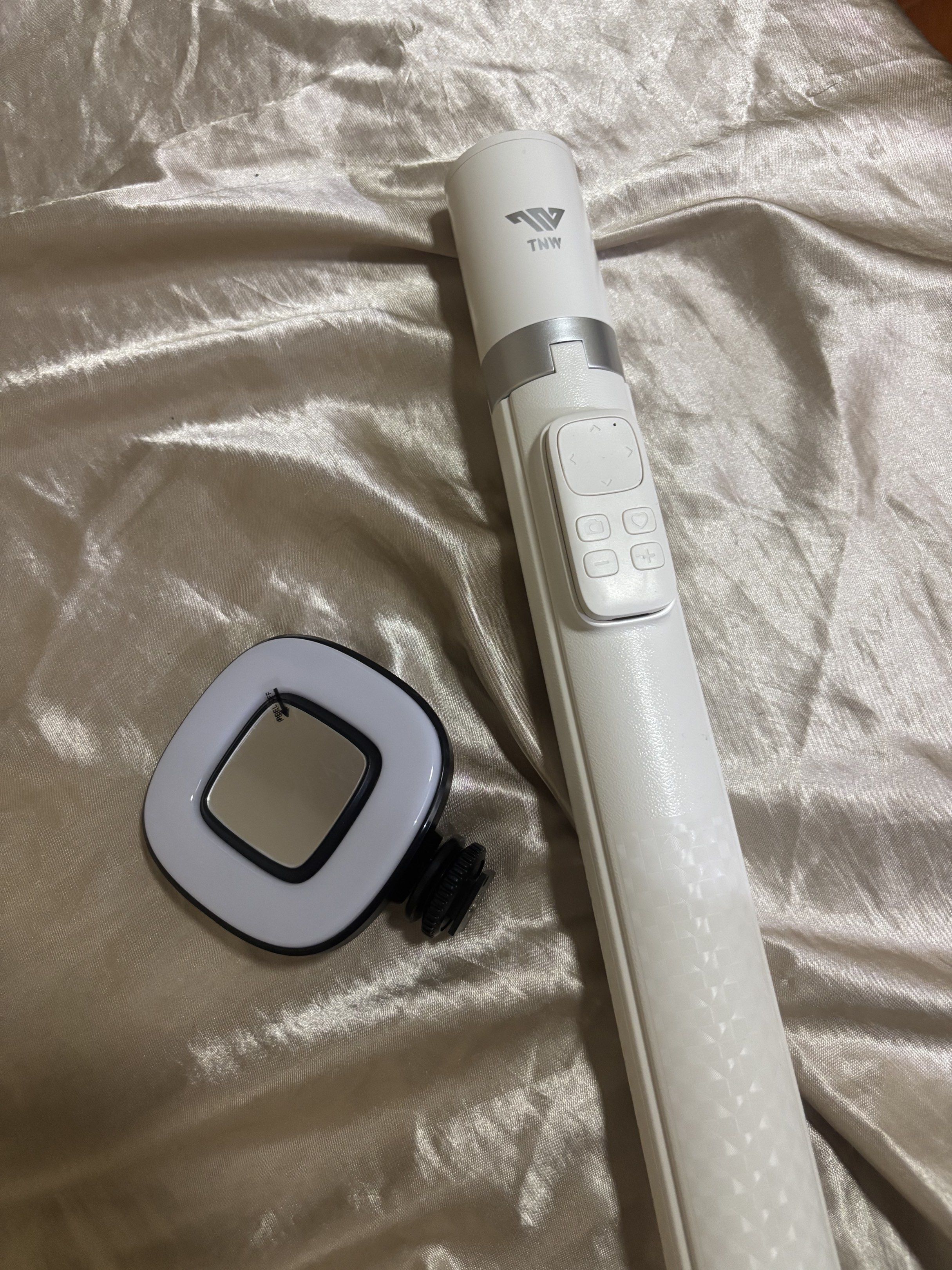 TNW PP1 White Selfie Stick with Fill Light (Category: Tripods & Monopods) located in Manila. Submitted by prelovedbymarbz (Listing ID 1419172228, Image 2). Description: Used once. With light. .