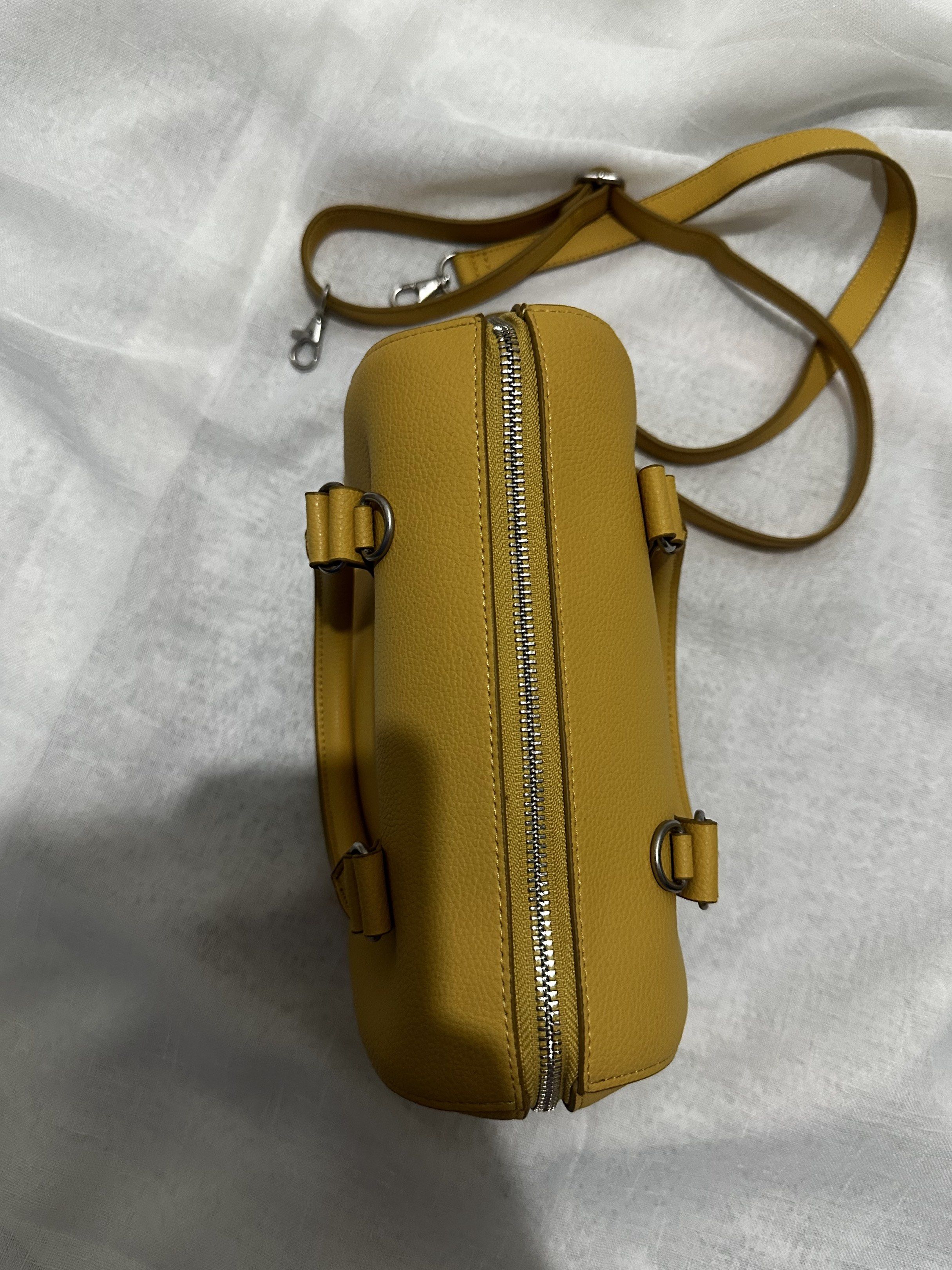 Uniqlo Yellow Handbag with Shoulder Strap (Category: Shoulder Bags) located in Pasay City. Submitted by j9declutter (Listing ID 1419331710, Image 3). Description: Decluttering! Selling low!!! Pick-up via grab/move it/joyride/angkas/lalamove only. NO COD! If in doubt, wag bumili 😁 You can pay thru BPi & Gcash only. Happy shopping! ❤️❤️❤️ - Vibrant yellow Uniqlo handbag - Textured exterior - Detachable shoulder strap - Top handle - Zippered closur
