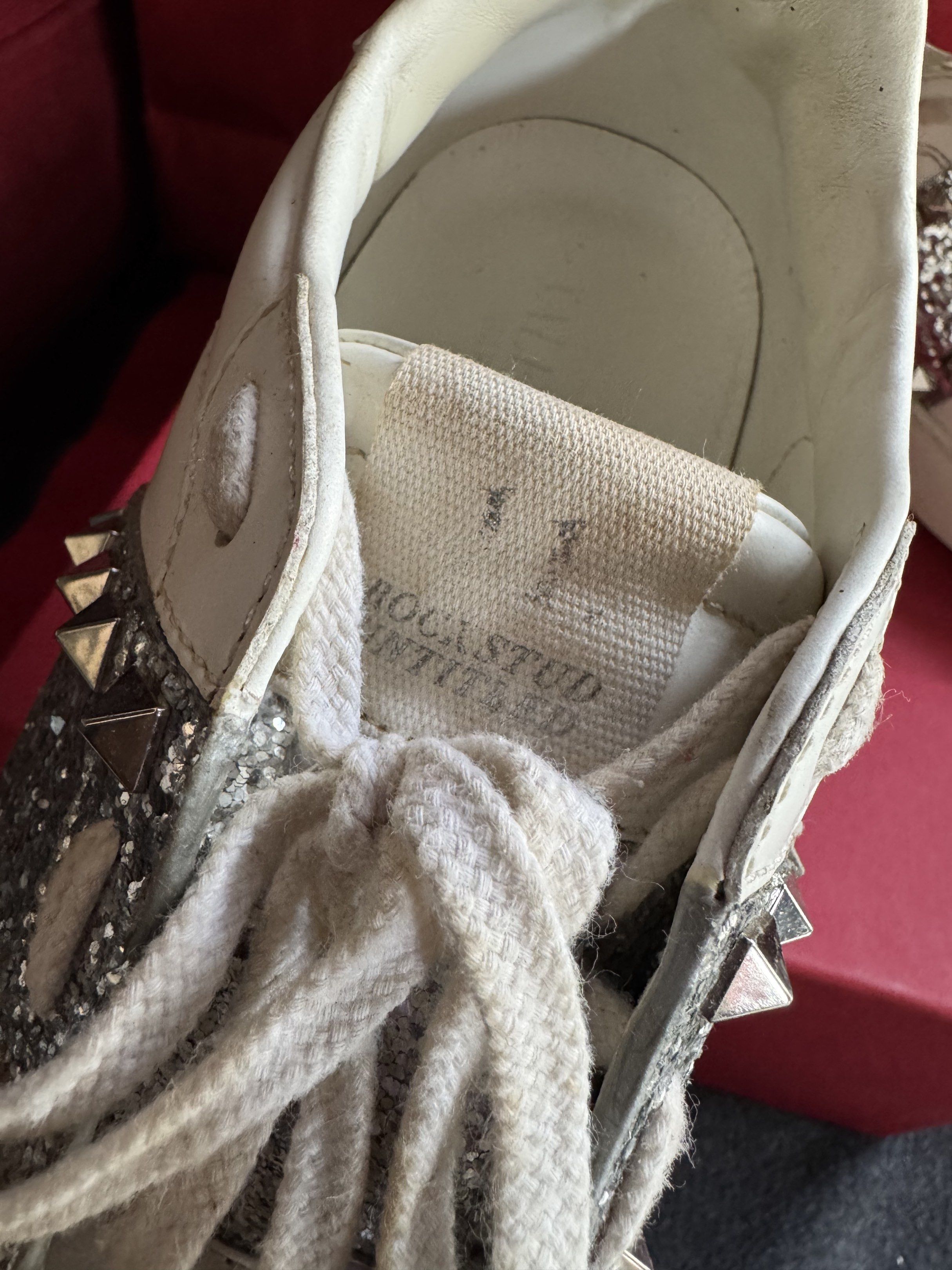 Valentino Garavani Rockstud Sneakers (Category: Sneakers & Footwear) located in Pasig City. Submitted by pau01_ (Listing ID 1419348929, Image 3). Description: Kept used once! .